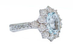Platinring mit Aquamarin und Diamanten.