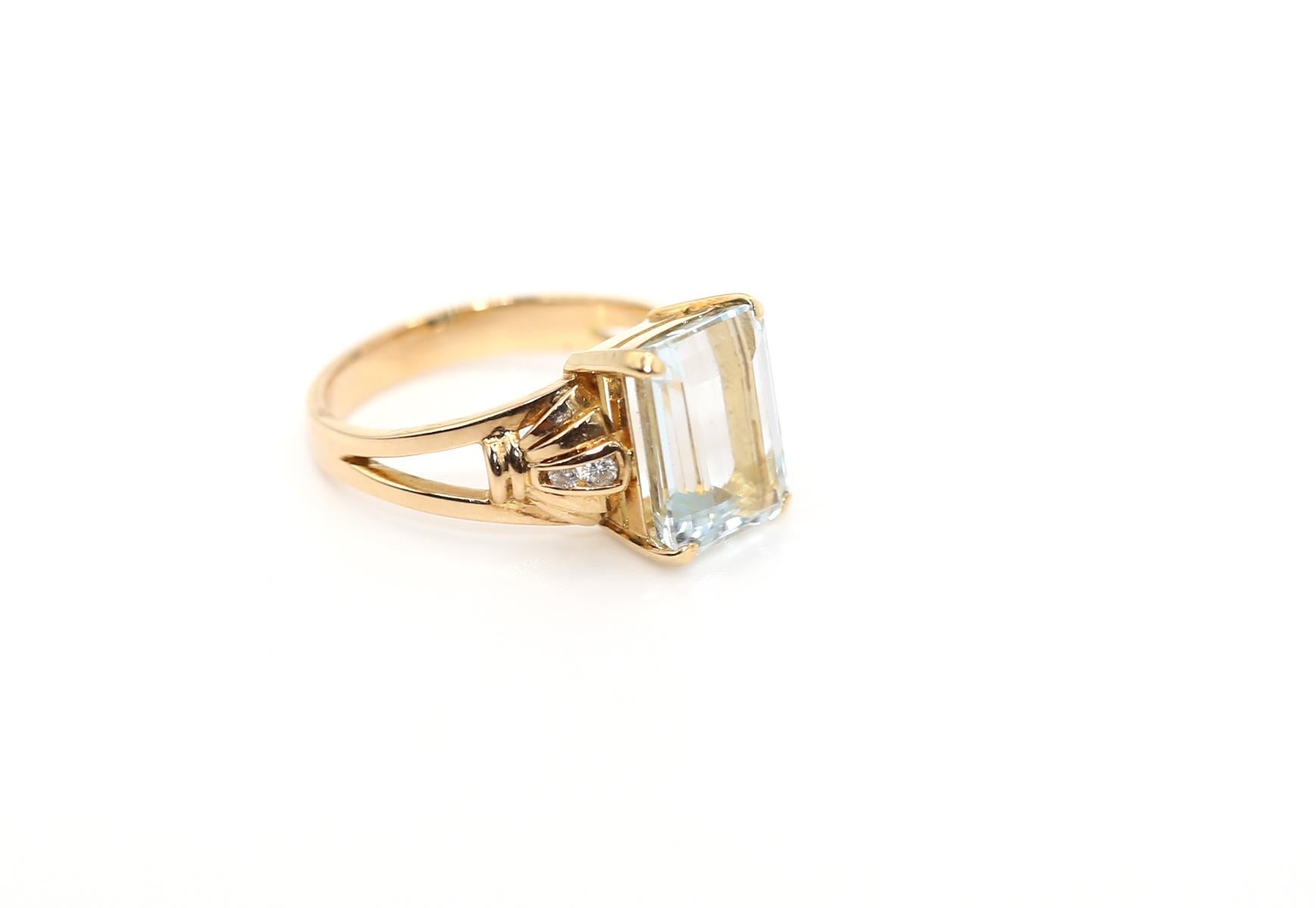 Aquamarine Diamonds Ring, 1980 For Sale 3
