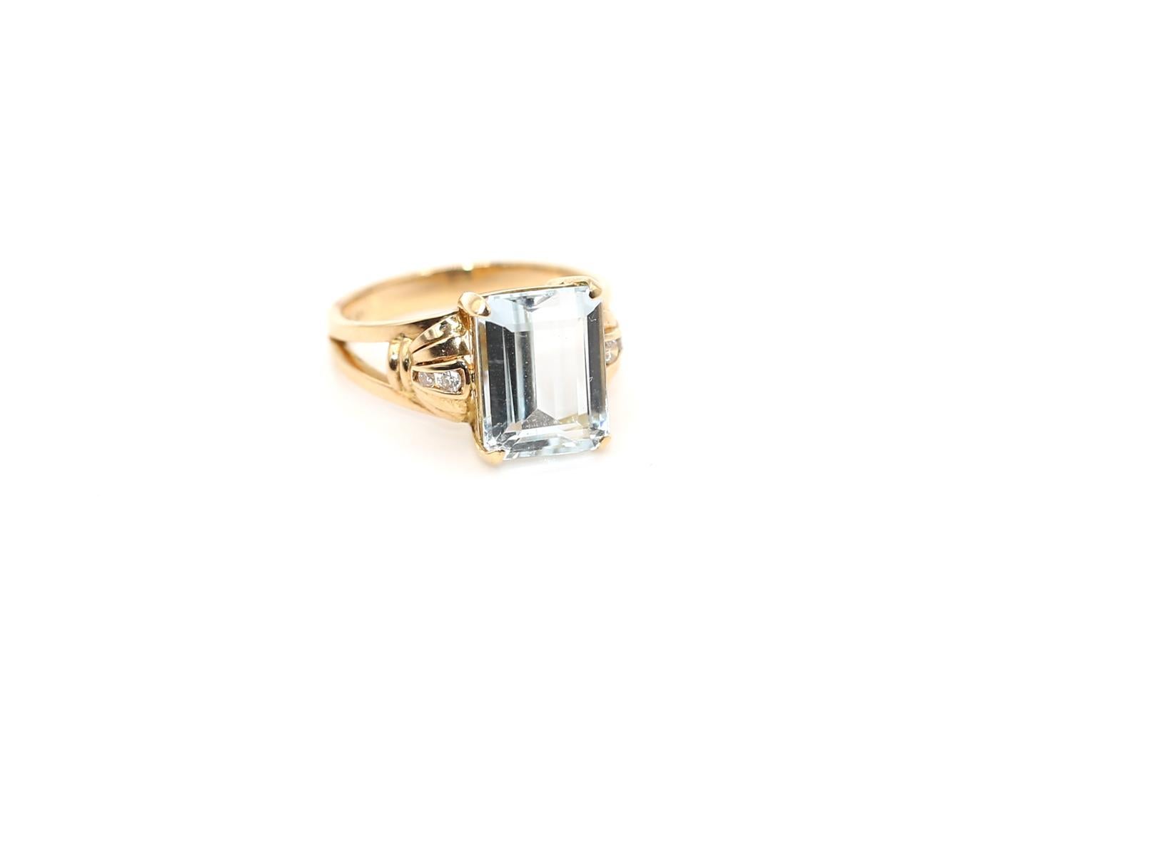 Aquamarine Diamonds Ring, 1980 For Sale 4