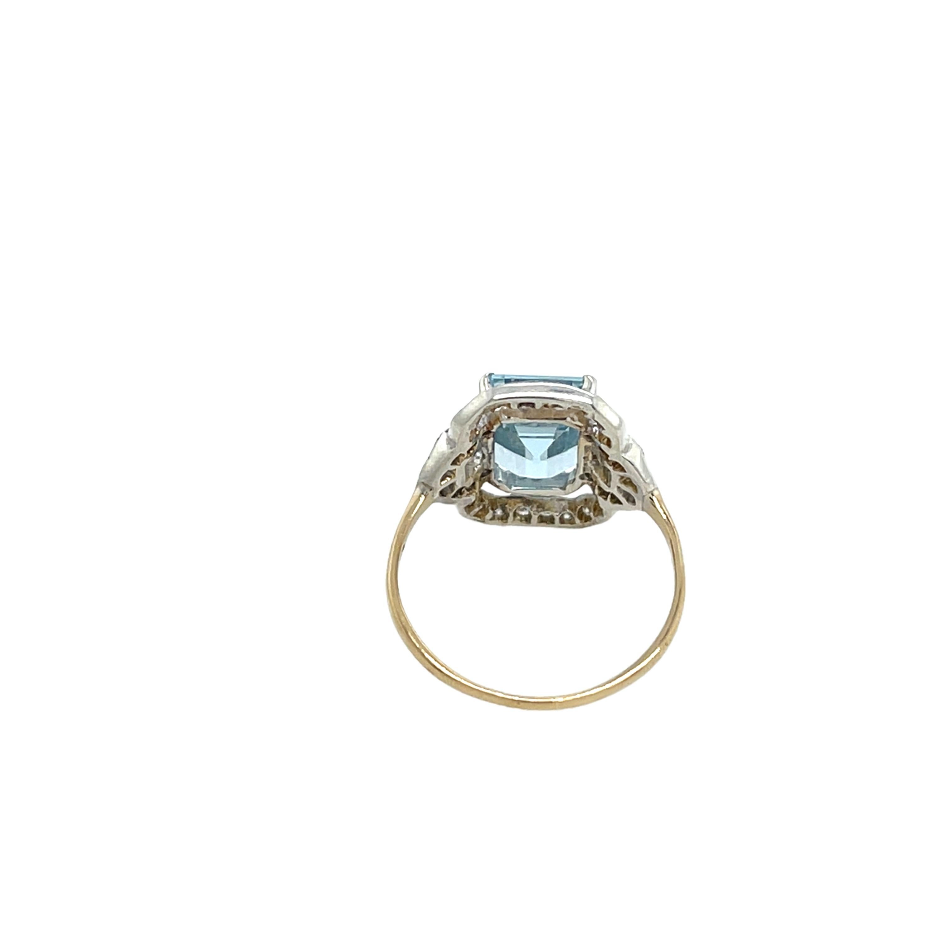 Aquamarine & Diamonds Ring Set in 14ct Yellow Gold & Silver In Excellent Condition For Sale In London, GB