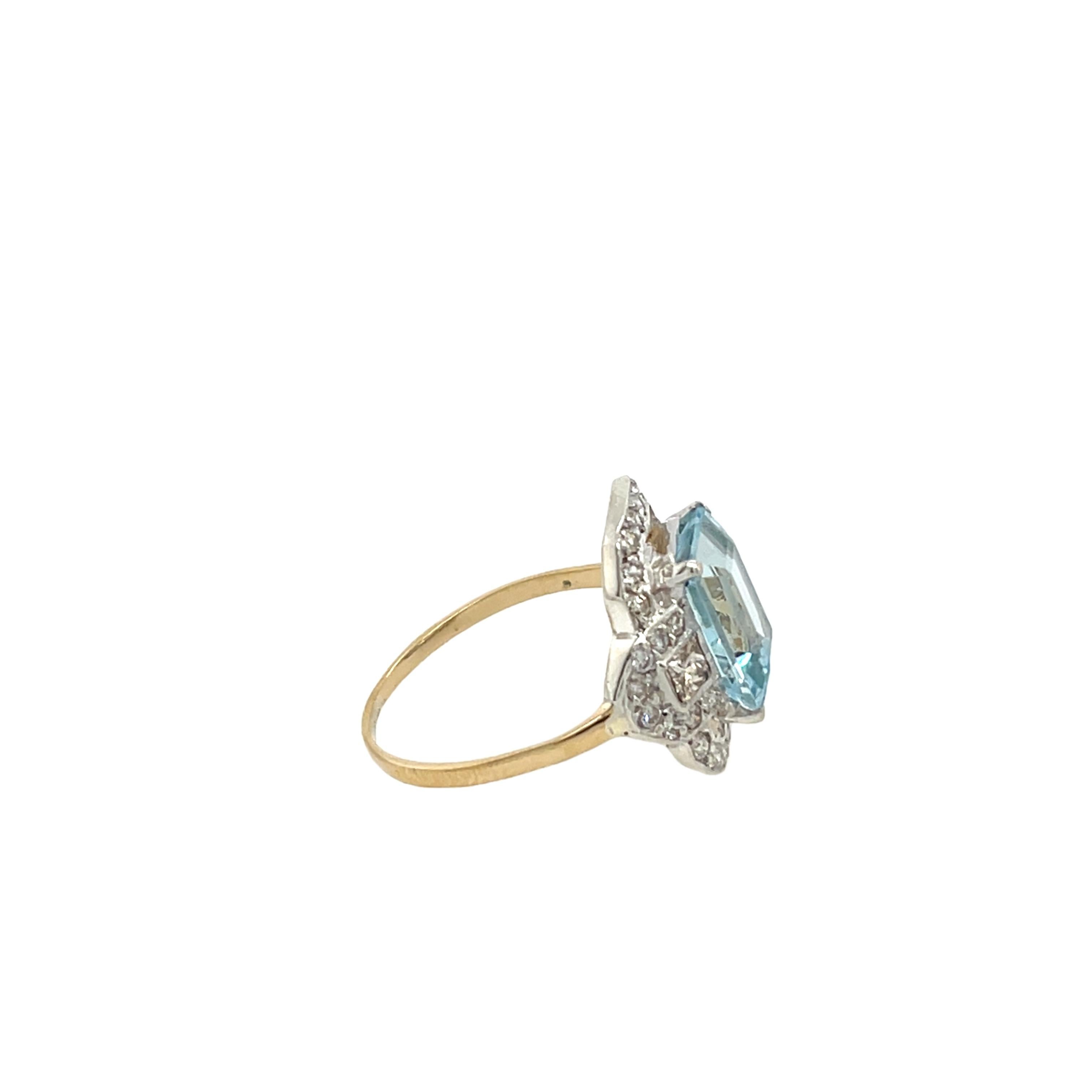 Women's or Men's Aquamarine & Diamonds Ring Set in 14ct Yellow Gold & Silver For Sale