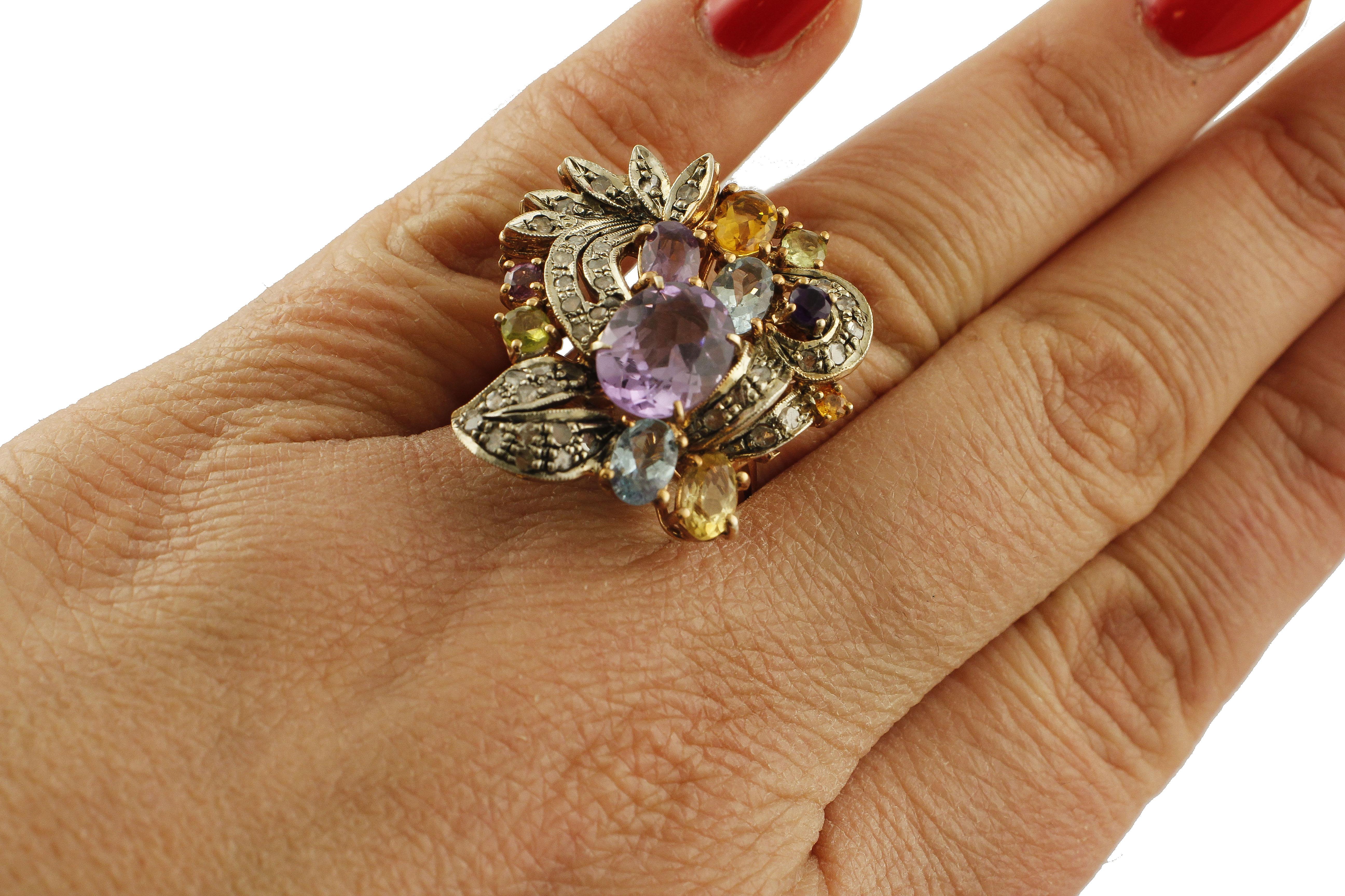 Anello da cocktail in oro rosa e argento 9 carati con acquamarina, diamanti e topazio in vendita 1
