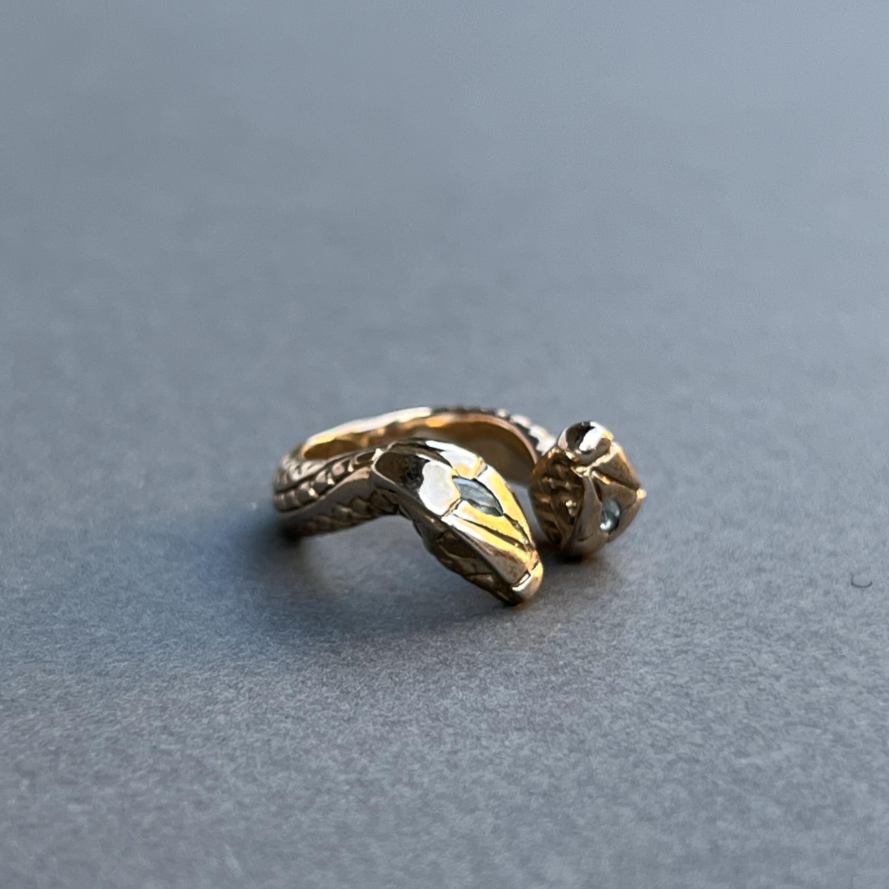 Verstellbarer Cocktail-Bronze-Ring mit Aquamarin-Doppelschlangenkopf, J Dauphin Damen im Angebot
