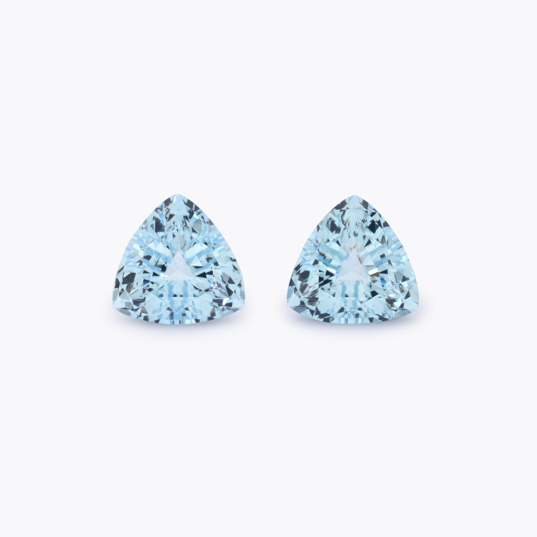 Impressive Aquamarine Trillion pair totaling 4.57 carats, offered unmounted for a spectacular custom pair of earrings.
Dimensions: 8.9 x 8.9 x 5.8 mm.
Returns are accepted and paid by us within 7 days of delivery.
We offer supreme custom jewelry