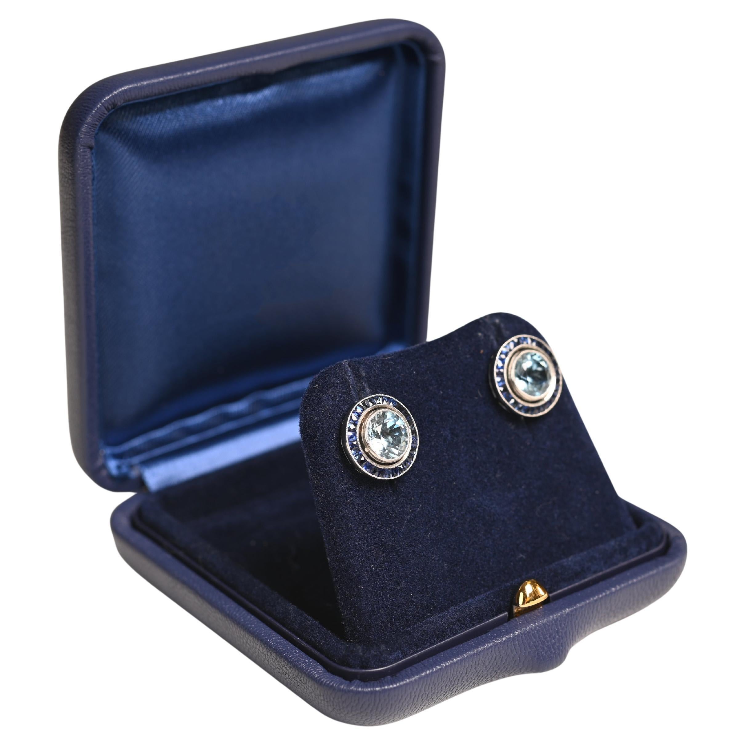 Boucles d'oreilles aigue-marine (environ 2,3 carats), halo de saphirs, platine