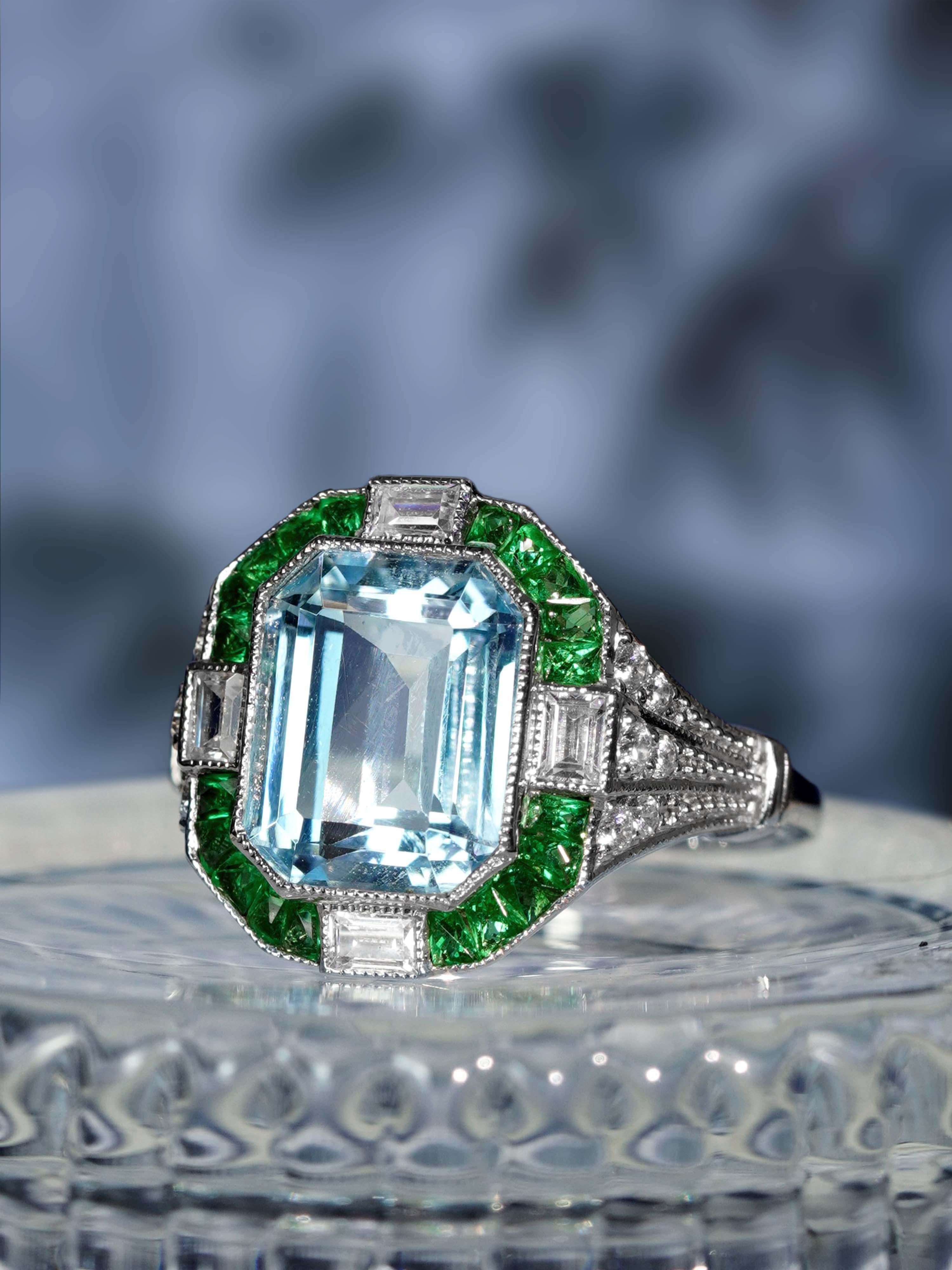 Bague de style Art déco en or blanc 18 carats, aigue-marine, émeraude et diamant Neuf - En vente à Bangkok, TH