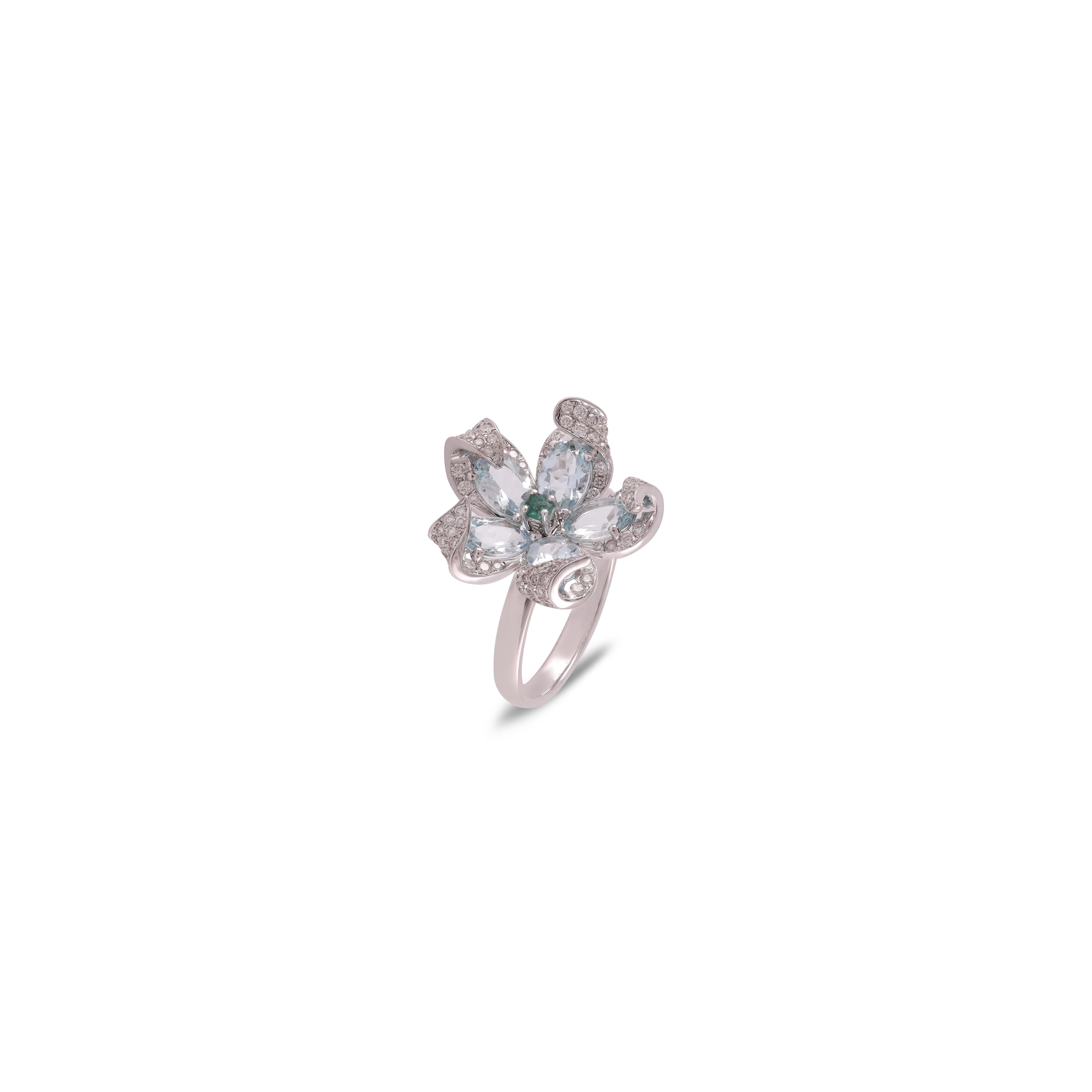 Contemporary Aquamarine, Emerald and Diamond Ring in 18 Karat White Gold For Sale
