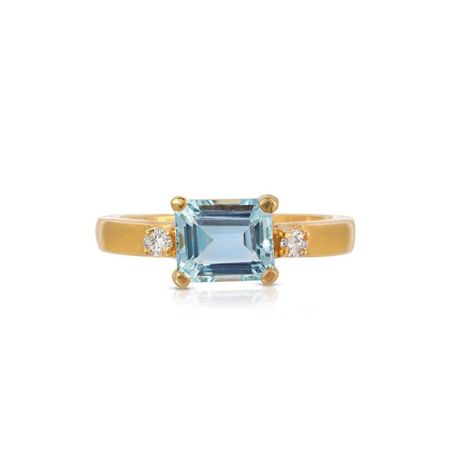 Contemporary Aquamarine Emerald Cut Diamond One For Sale