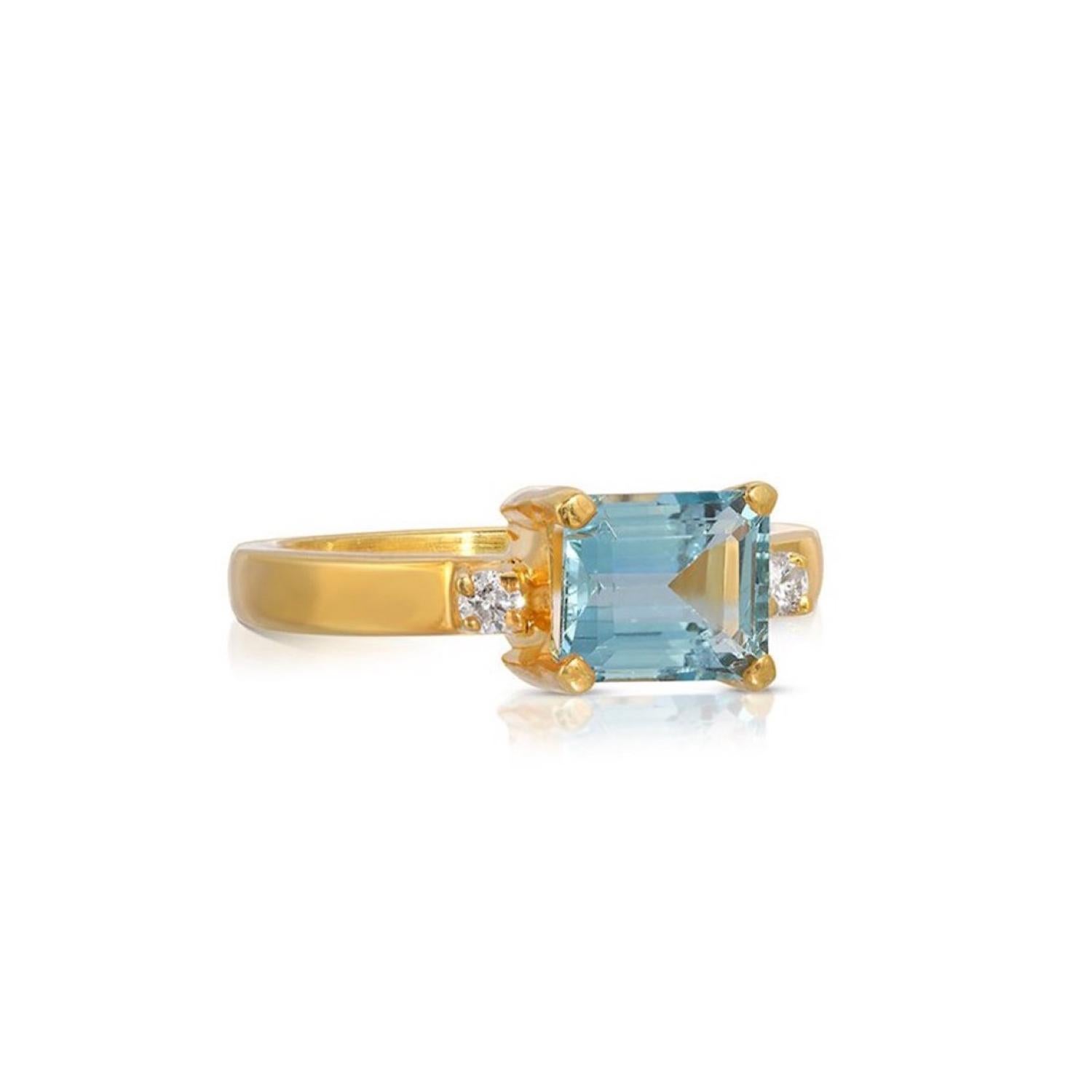 emerald cut aquamarine ring