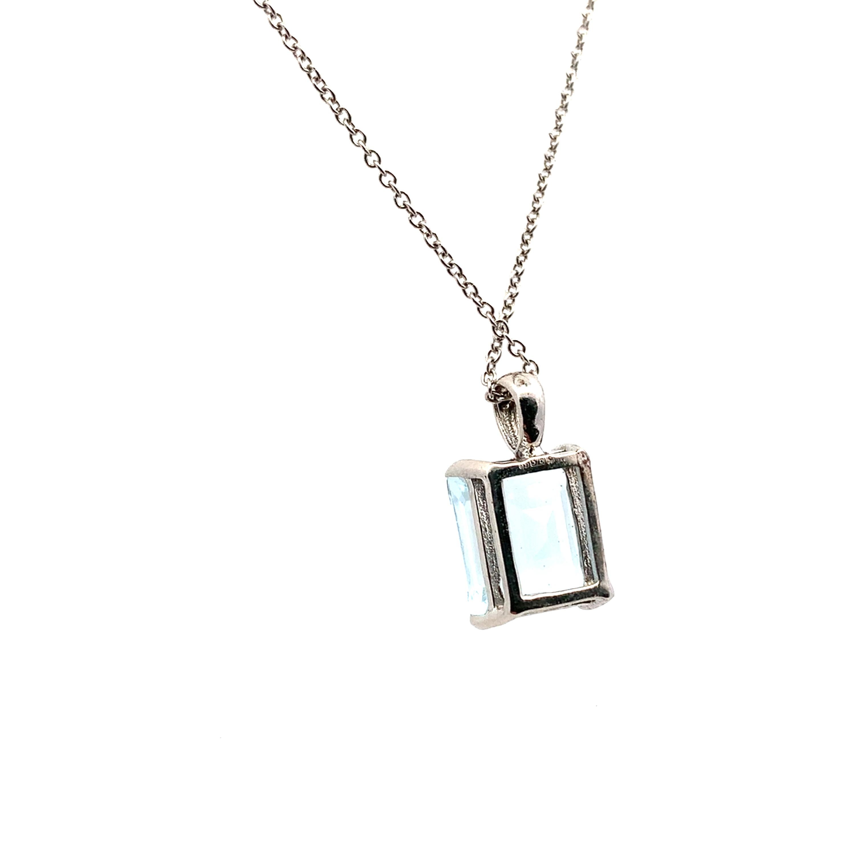 Collana con ciondolo con acquamarina taglio smeraldo in oro bianco 18 ct. in vendita 1