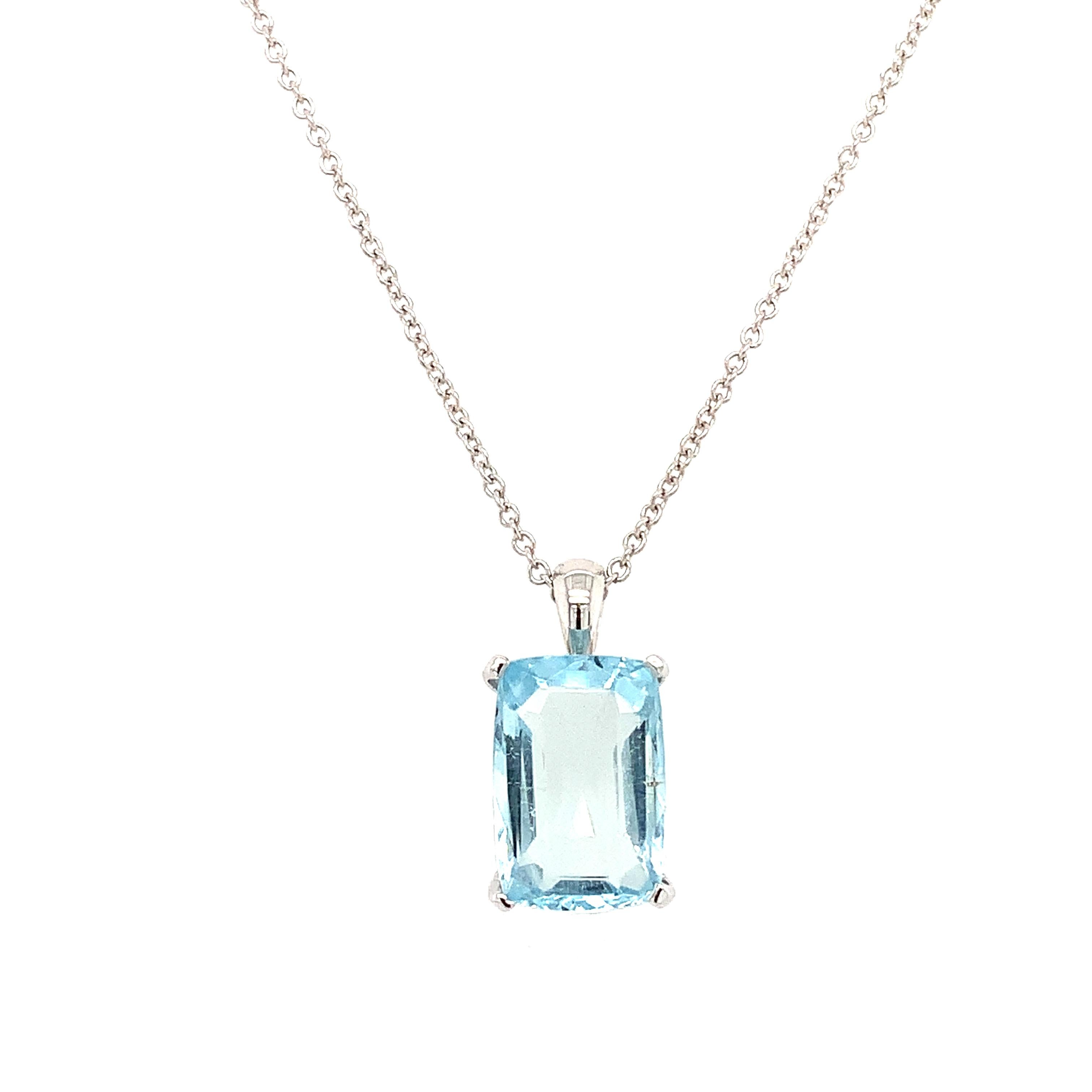 Emerald Cut Aquamarine emerald cut solitaire pendant necklace 18k white gold For Sale