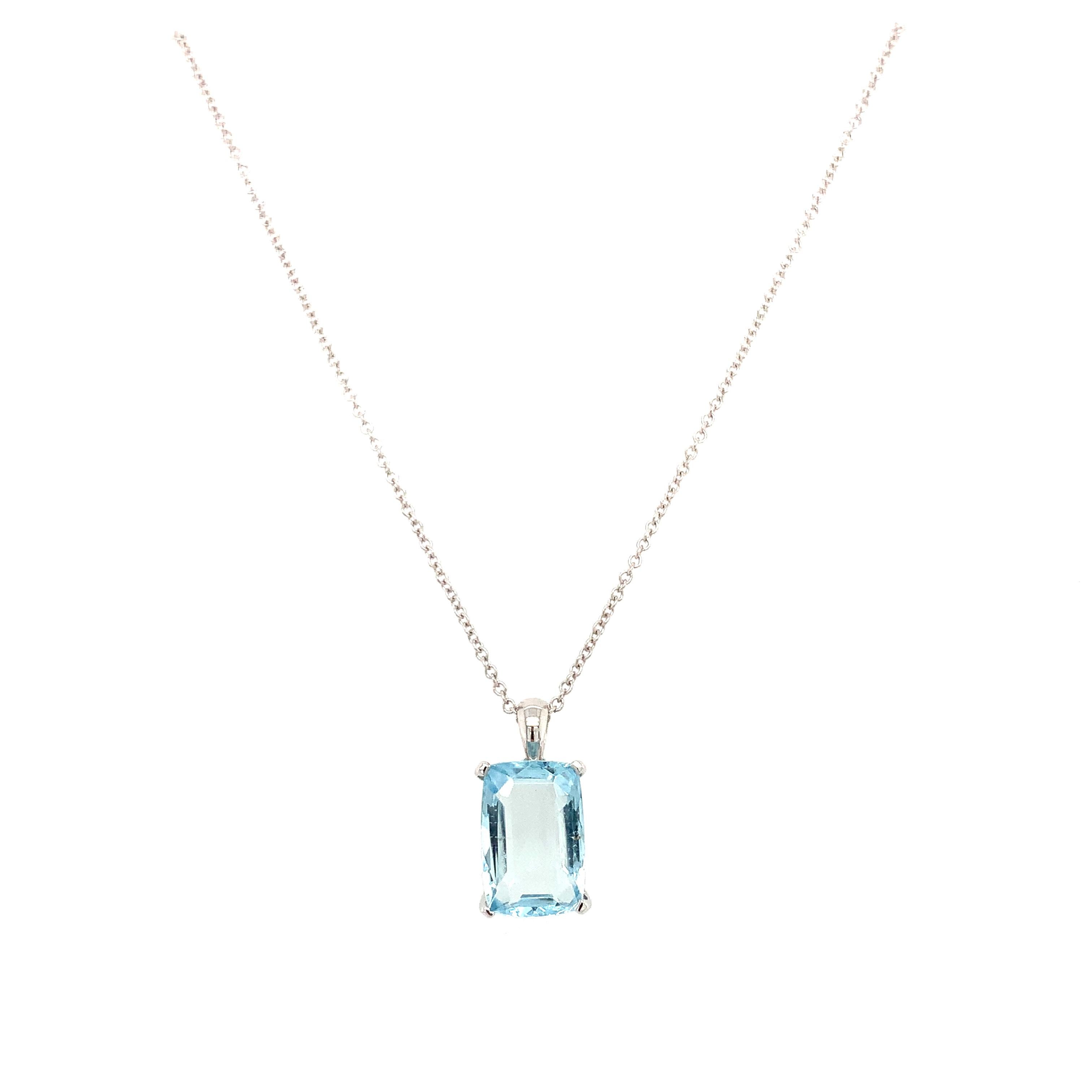 Aquamarine emerald cut solitaire pendant necklace 18k white gold In New Condition For Sale In London, GB