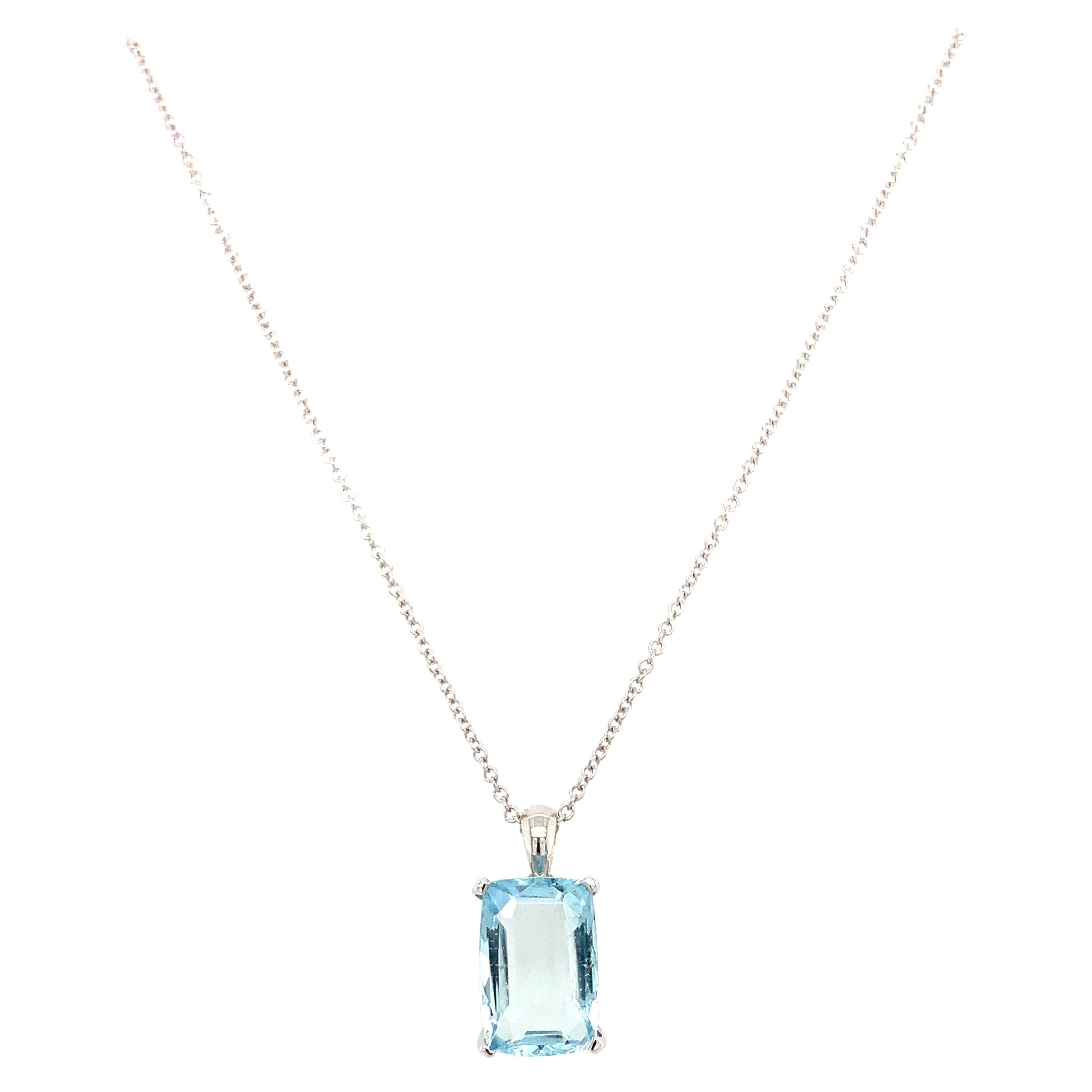 Aquamarine emerald cut solitaire pendant necklace 18k white gold For Sale