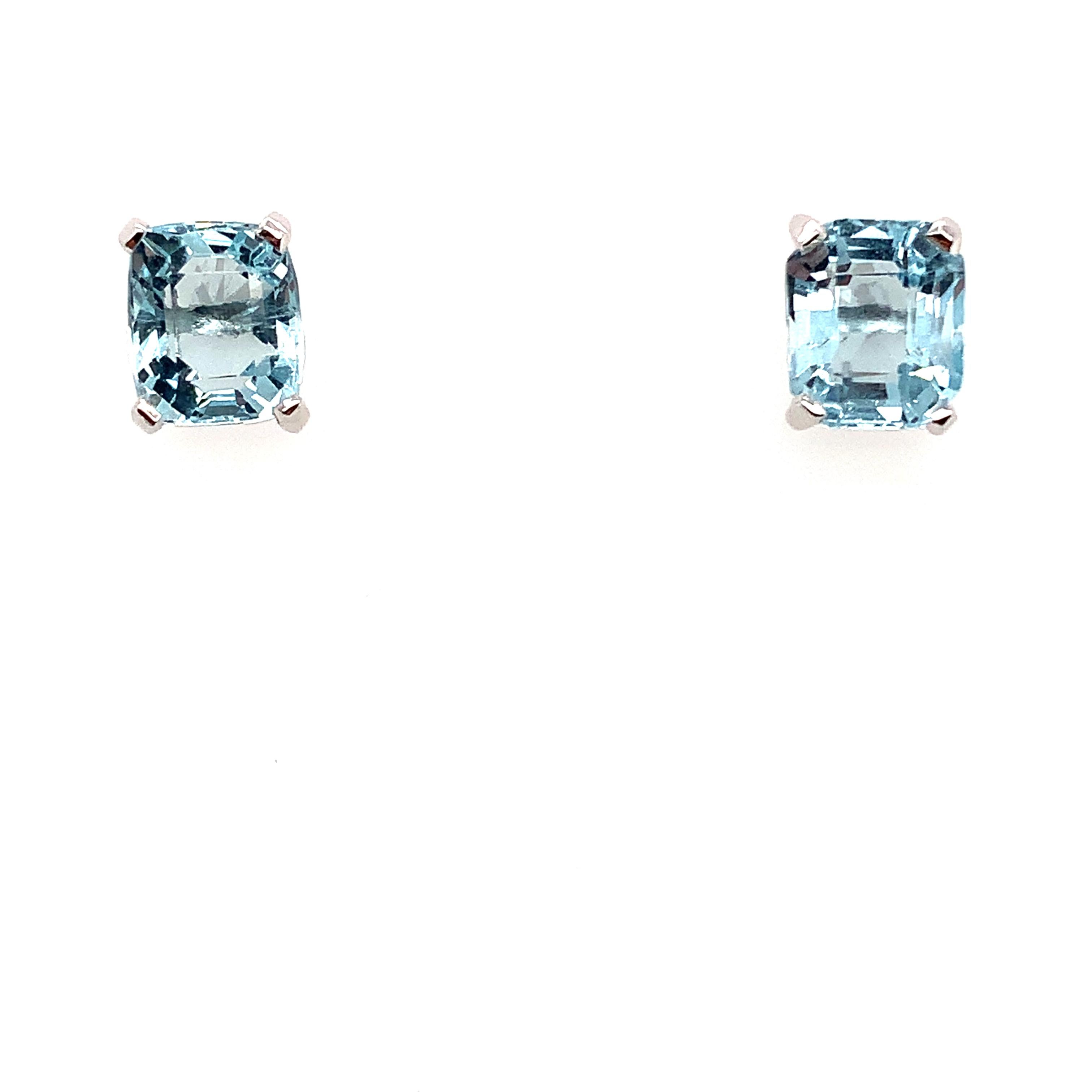 Aquamarine emerald cut solitaire stud earrings 18k white gold In New Condition For Sale In London, GB