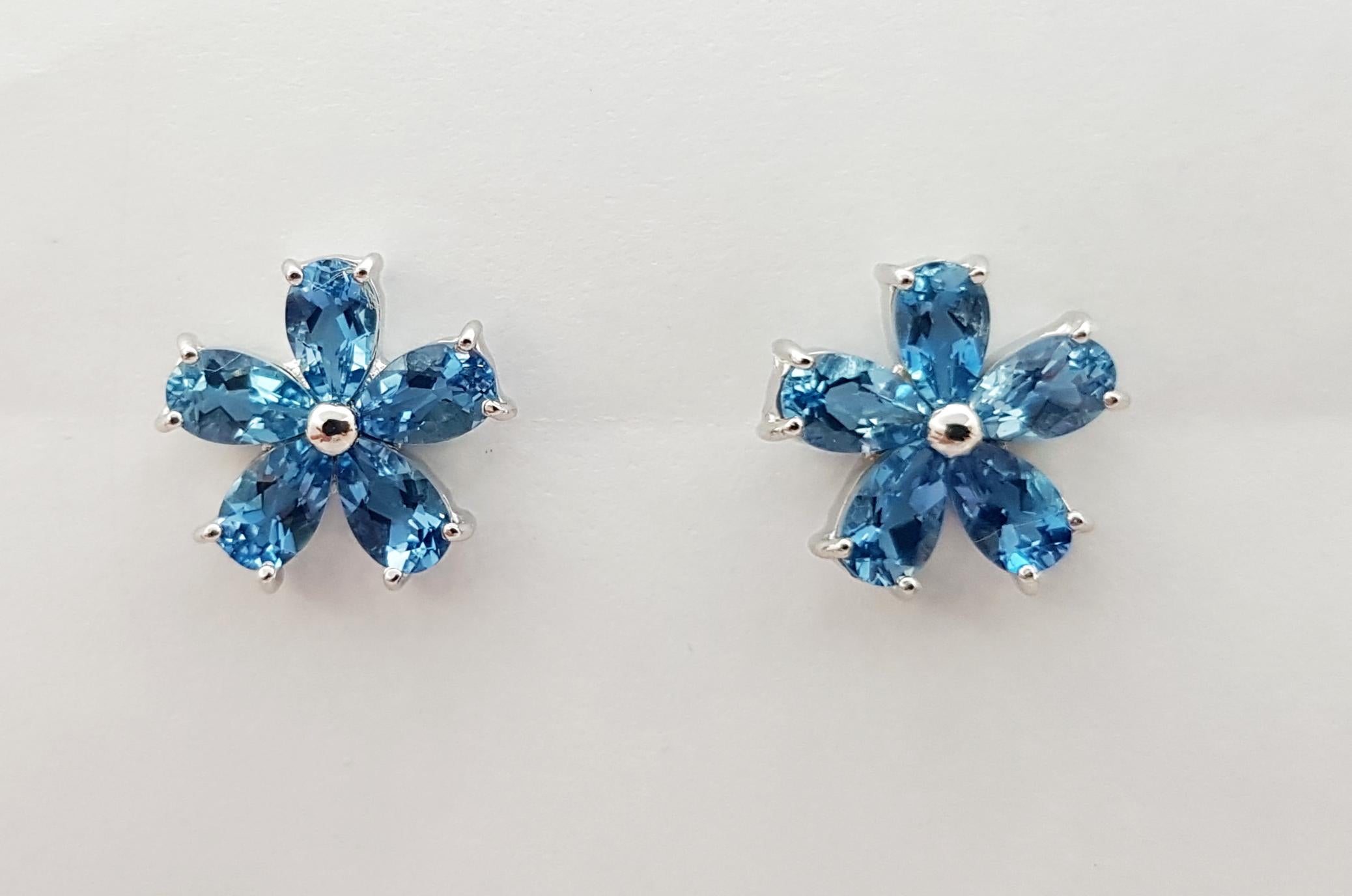Contemporary Aquamarine Flower Earrings Set in 18 Karat White Gold Settings For Sale