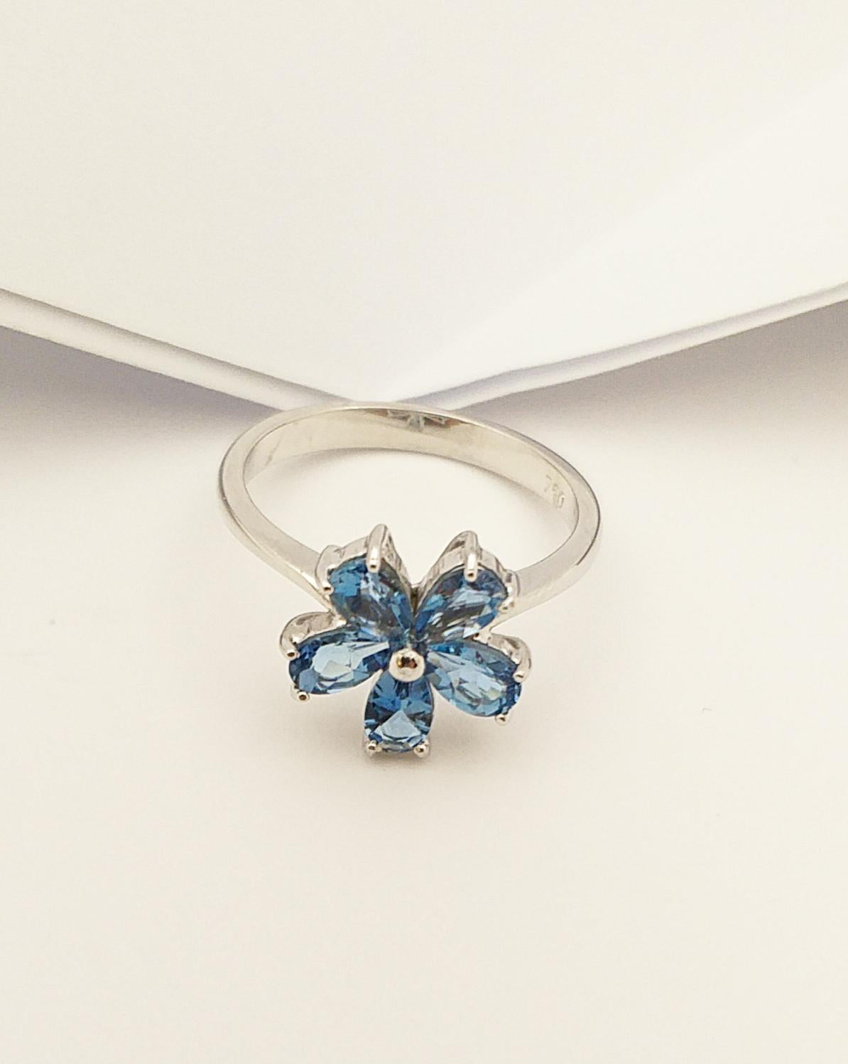 Women's Aquamarine Flower Ring Set in 18 Karat White Gold Settings For Sale