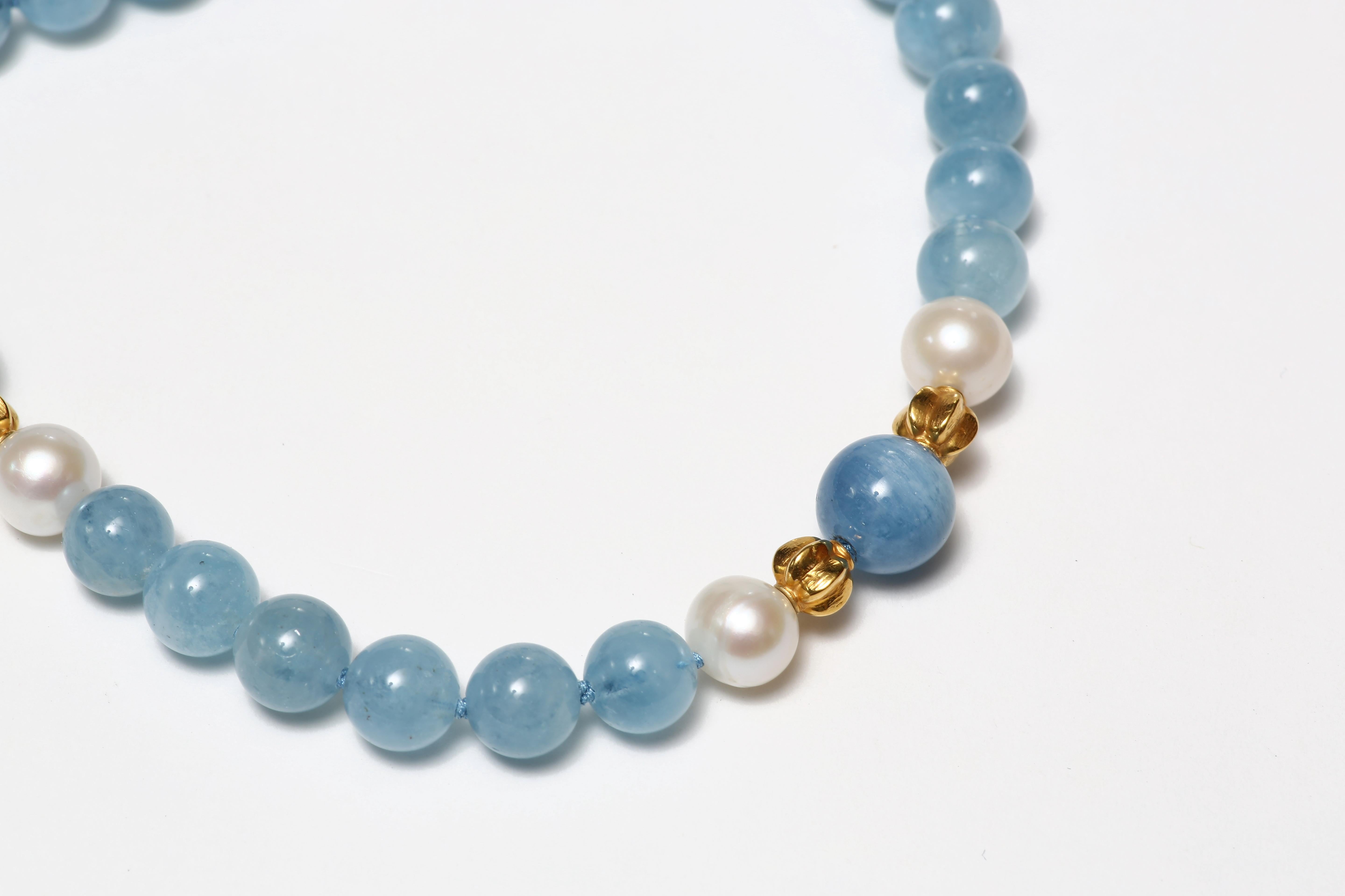 Aquamarine, Freshwater Pearl and Gold Necklace In New Condition In Central, HK
