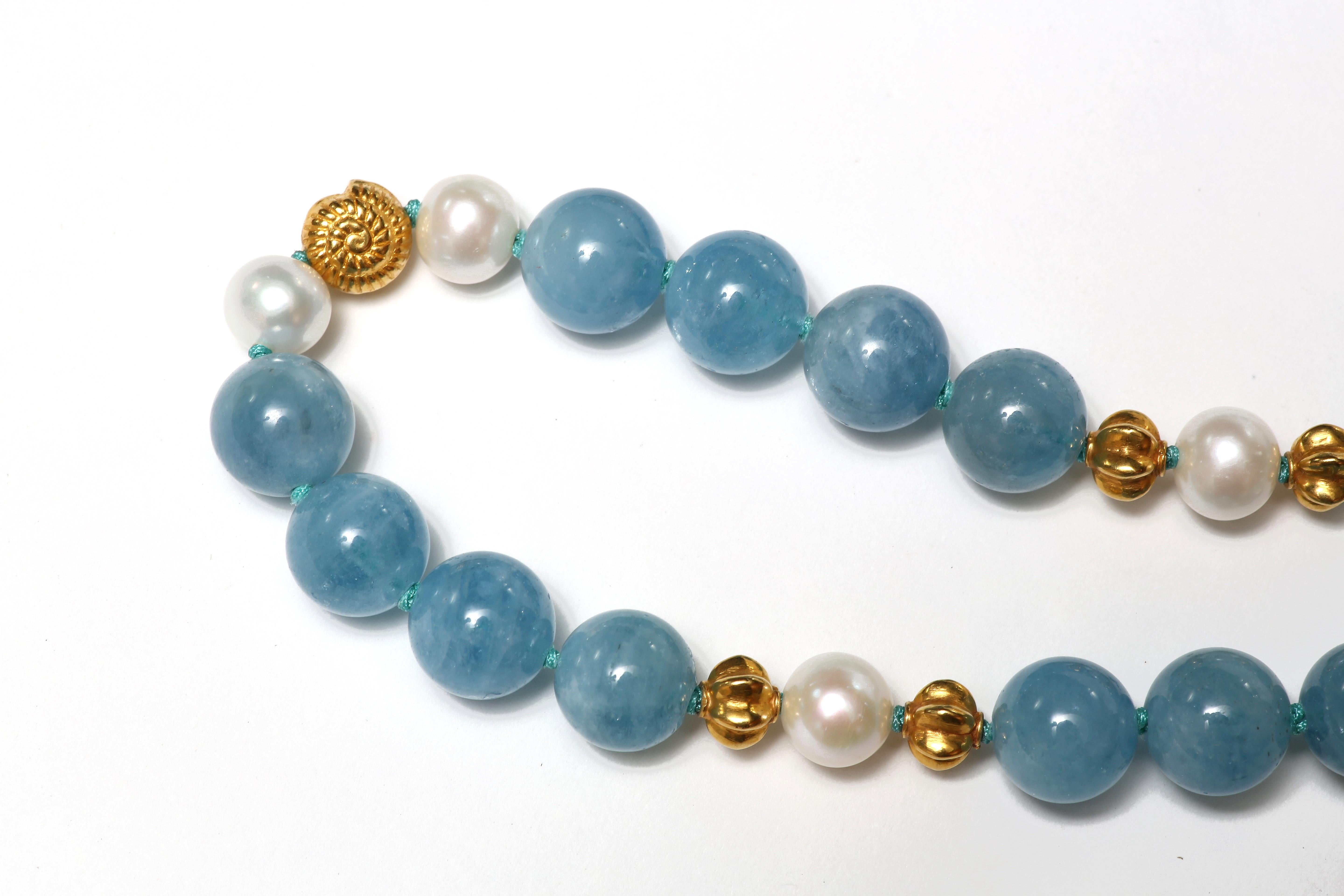 Aquamarine, Freshwater Pearl and Gold Necklace In New Condition For Sale In Central, HK