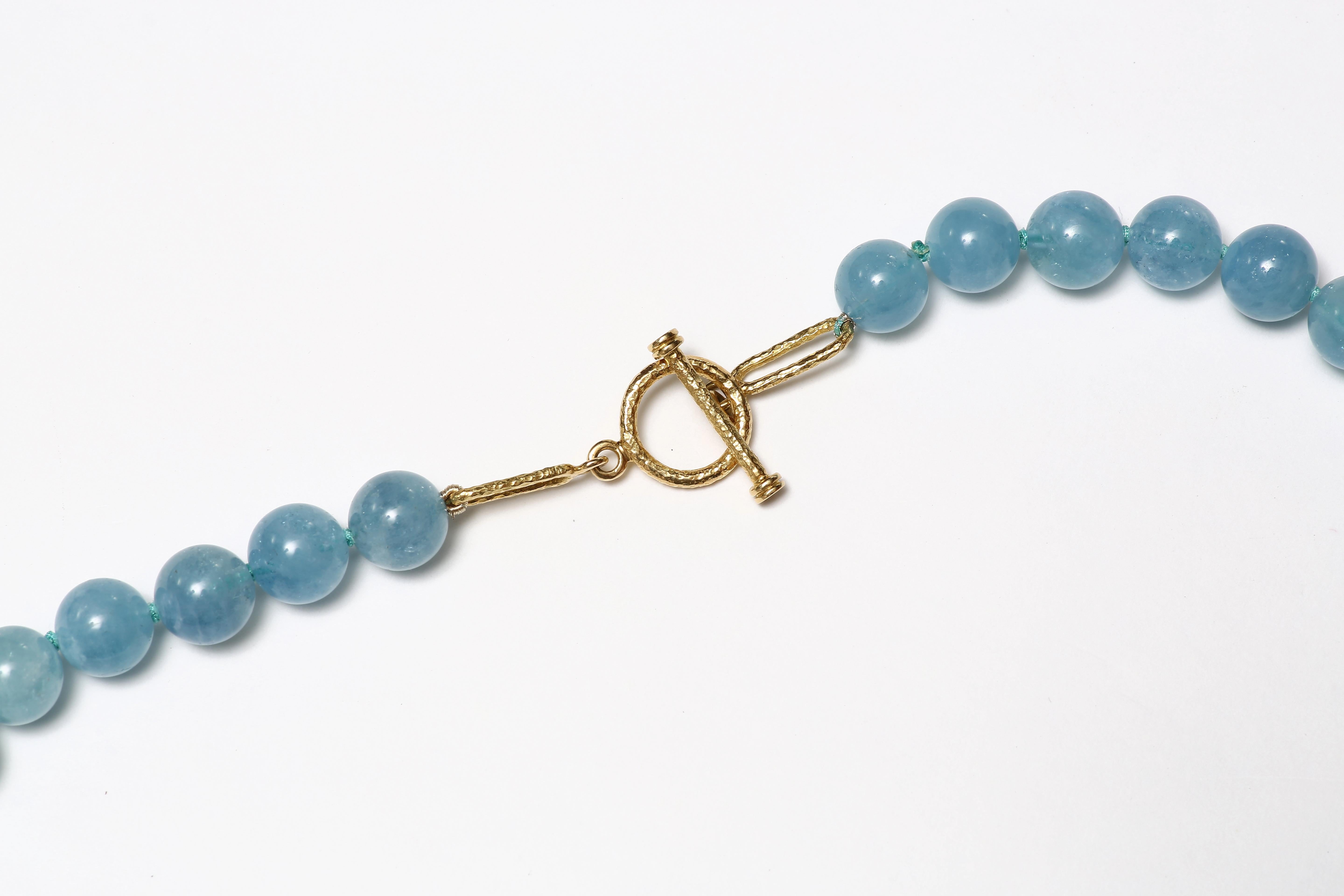 Aquamarine, Freshwater Pearl and Gold Necklace For Sale 3