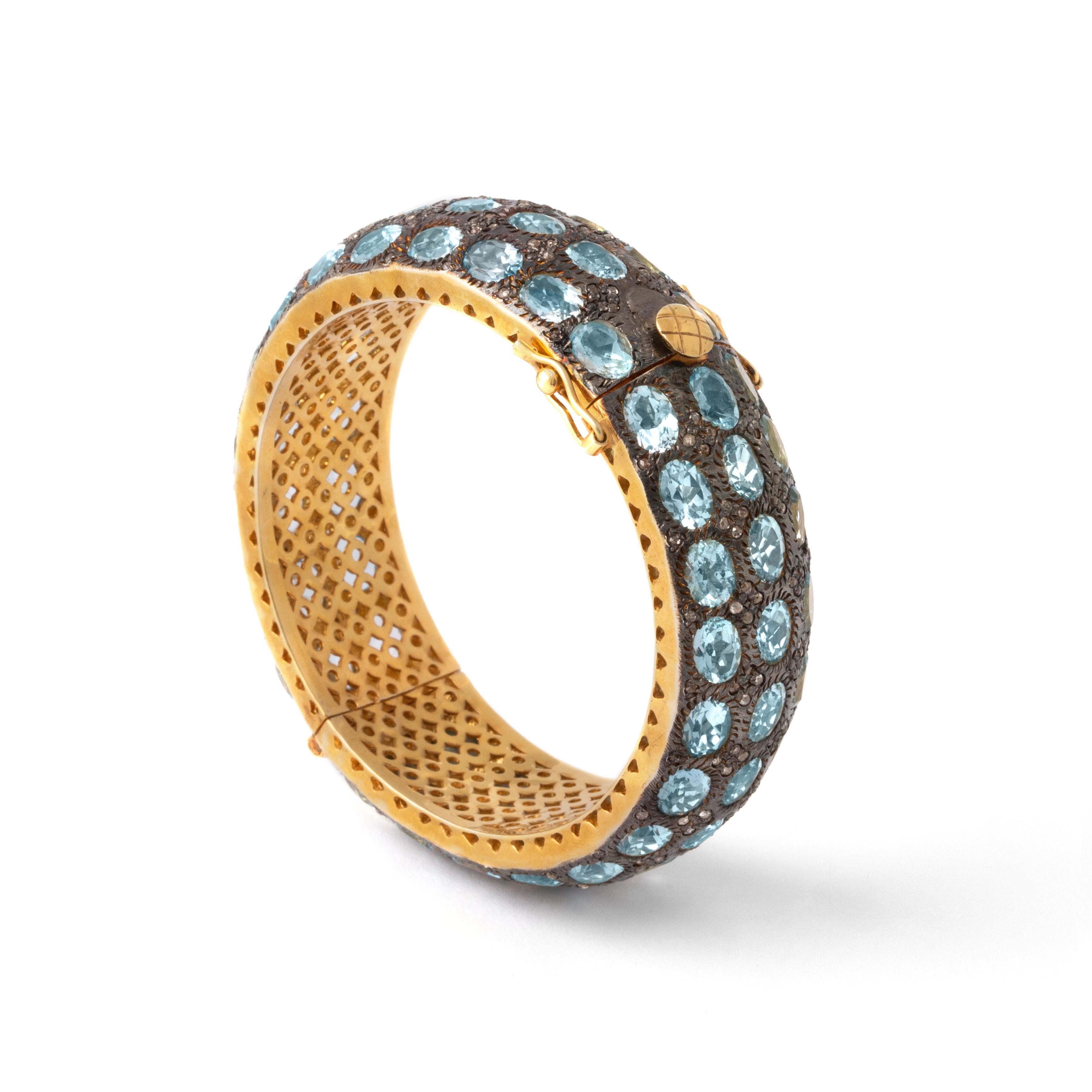 Elegance meets sophistication in our Aquamarine Oval Cut Gold Bangle Bracelet—a stunning embodiment of refined style.

The focal point of this exquisite piece is the mesmerizing oval-cut aquamarine, radiating a tranquil blue hue reminiscent of