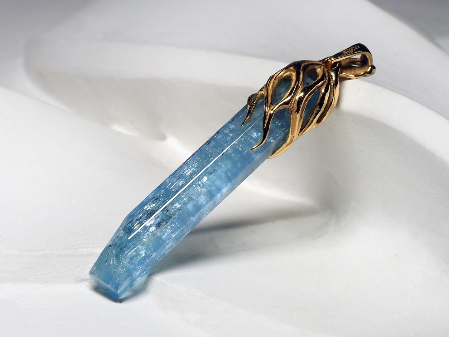Aquamarine Gold Necklace Natural Blue Beryl Aquamarine Crystal For Sale 1