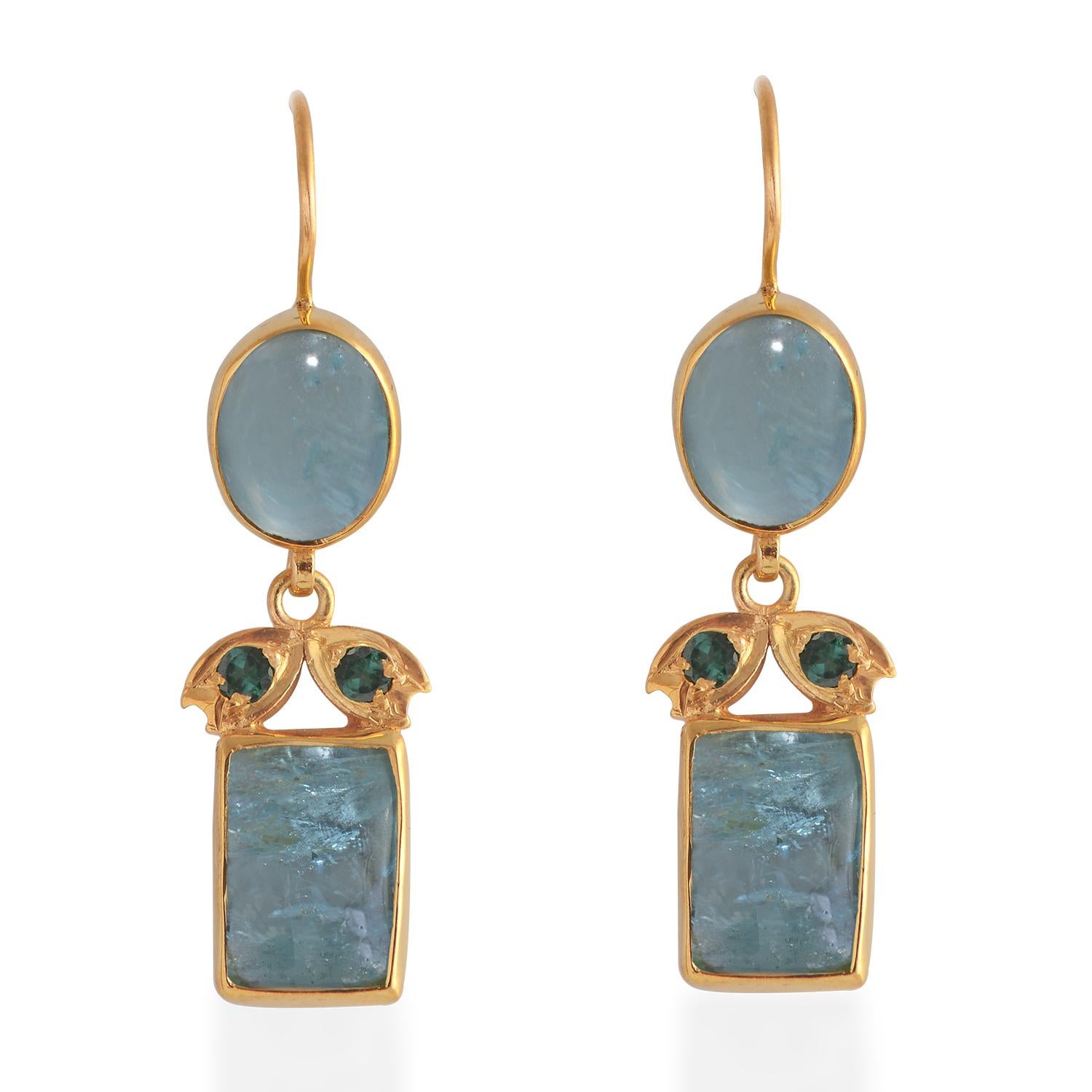 Cabochon Orecchini pendenti in oro con acquamarina in vendita