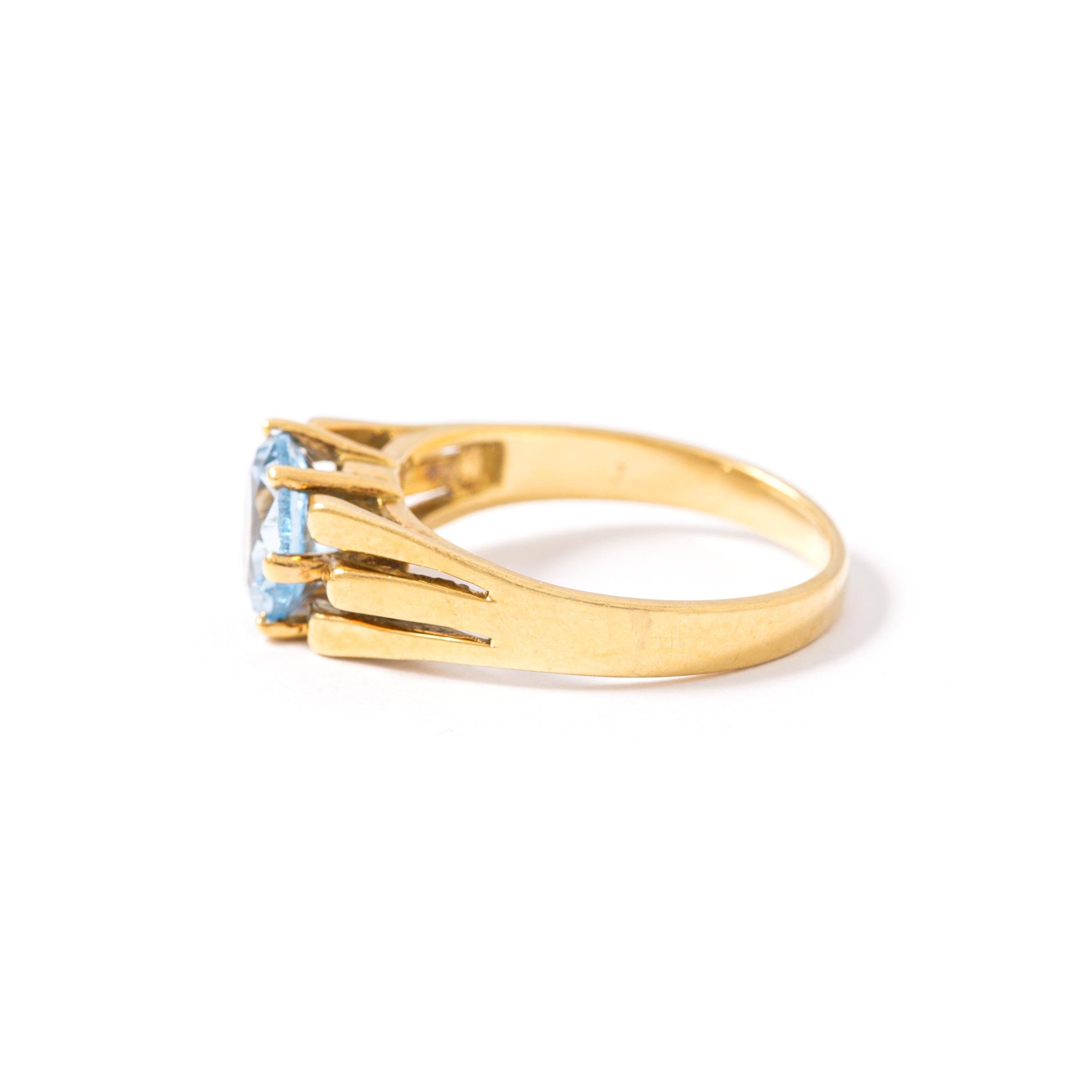 Round Cut Aquamarine Gold Ring For Sale