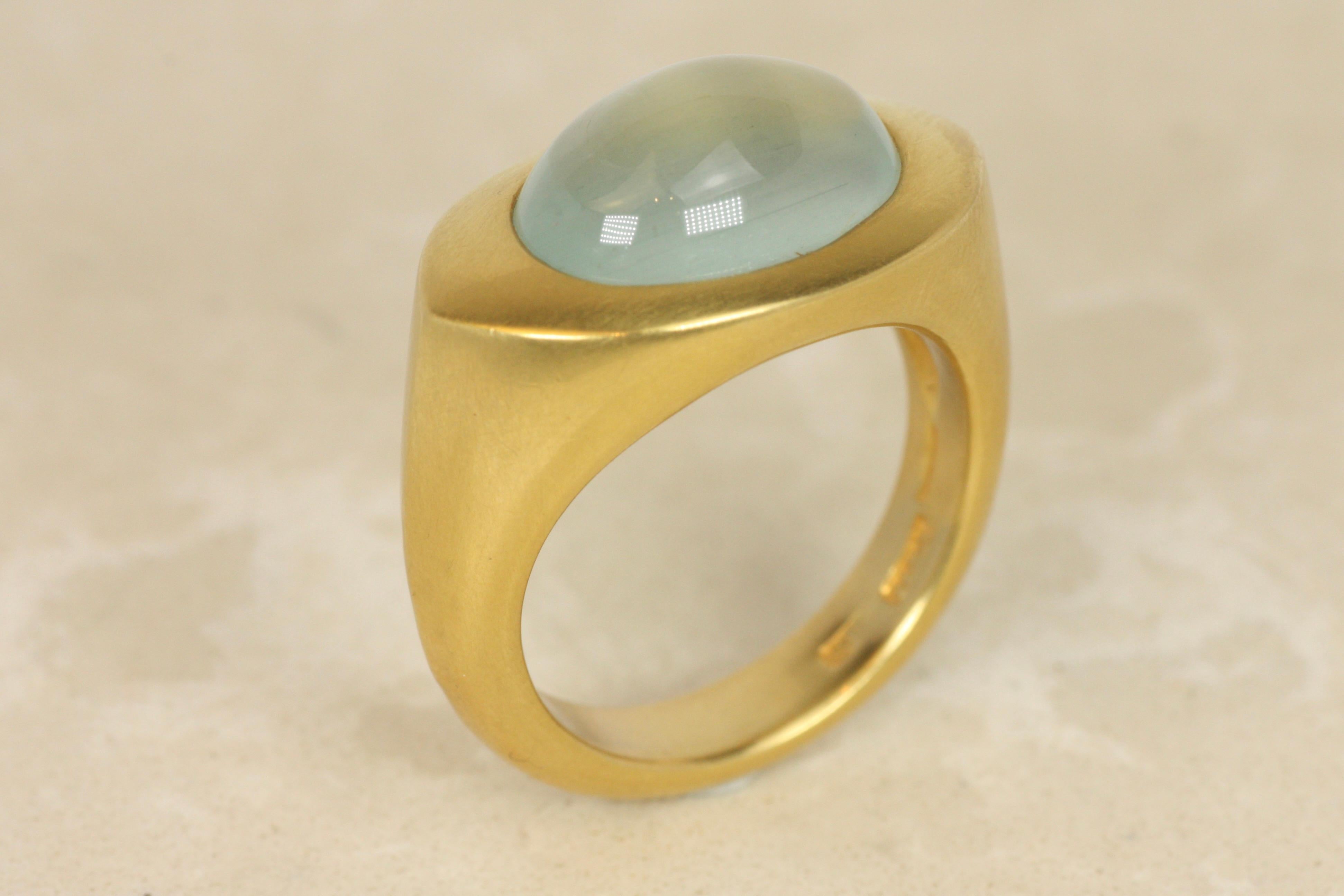 Women's Aquamarine Greco Roman Ring – Cabochon Cut in 22K Yellow Gold, Darlene deSedle For Sale