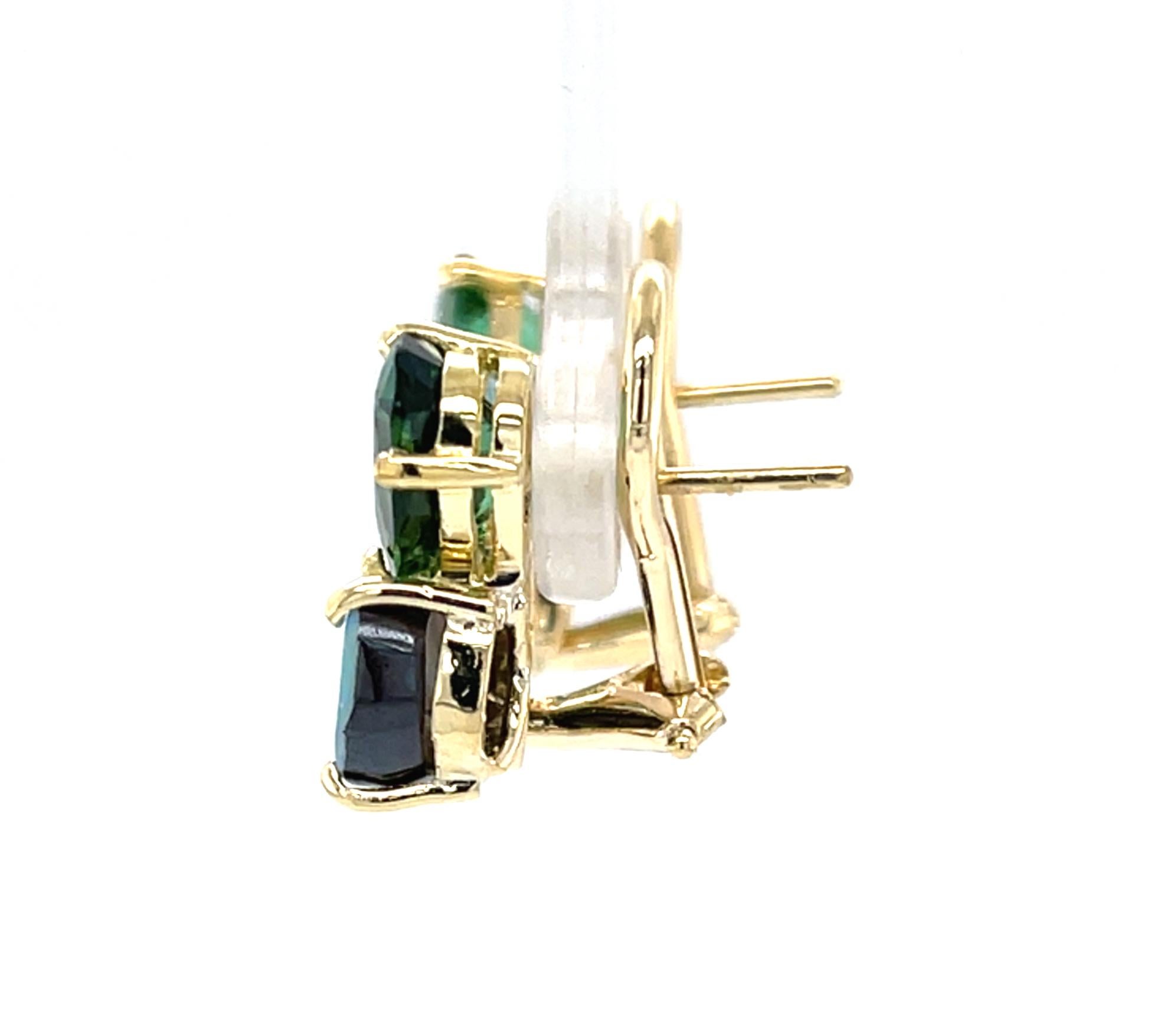 Französische Clip-Ohrringe aus 18 Karat Gold mit Aquamarin, grünem Turmalin und Boulder-Opal im Zustand „Neu“ im Angebot in Los Angeles, CA