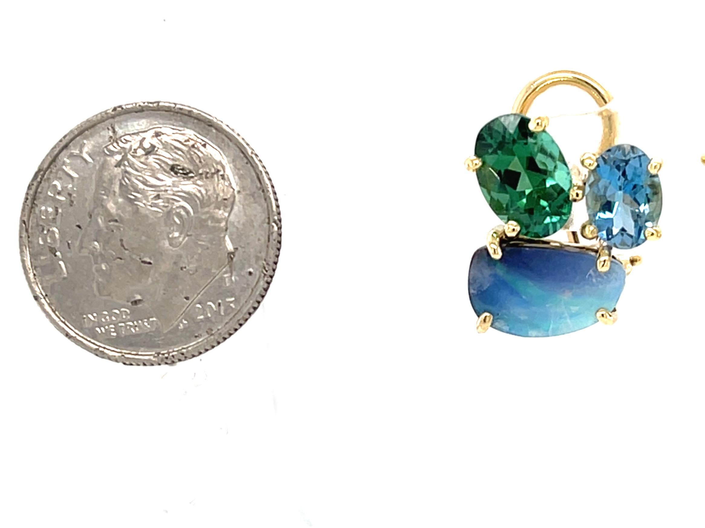Französische Clip-Ohrringe aus 18 Karat Gold mit Aquamarin, grünem Turmalin und Boulder-Opal Damen im Angebot