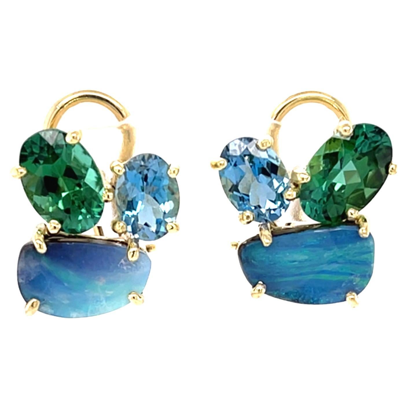 Französische Clip-Ohrringe aus 18 Karat Gold mit Aquamarin, grünem Turmalin und Boulder-Opal im Angebot