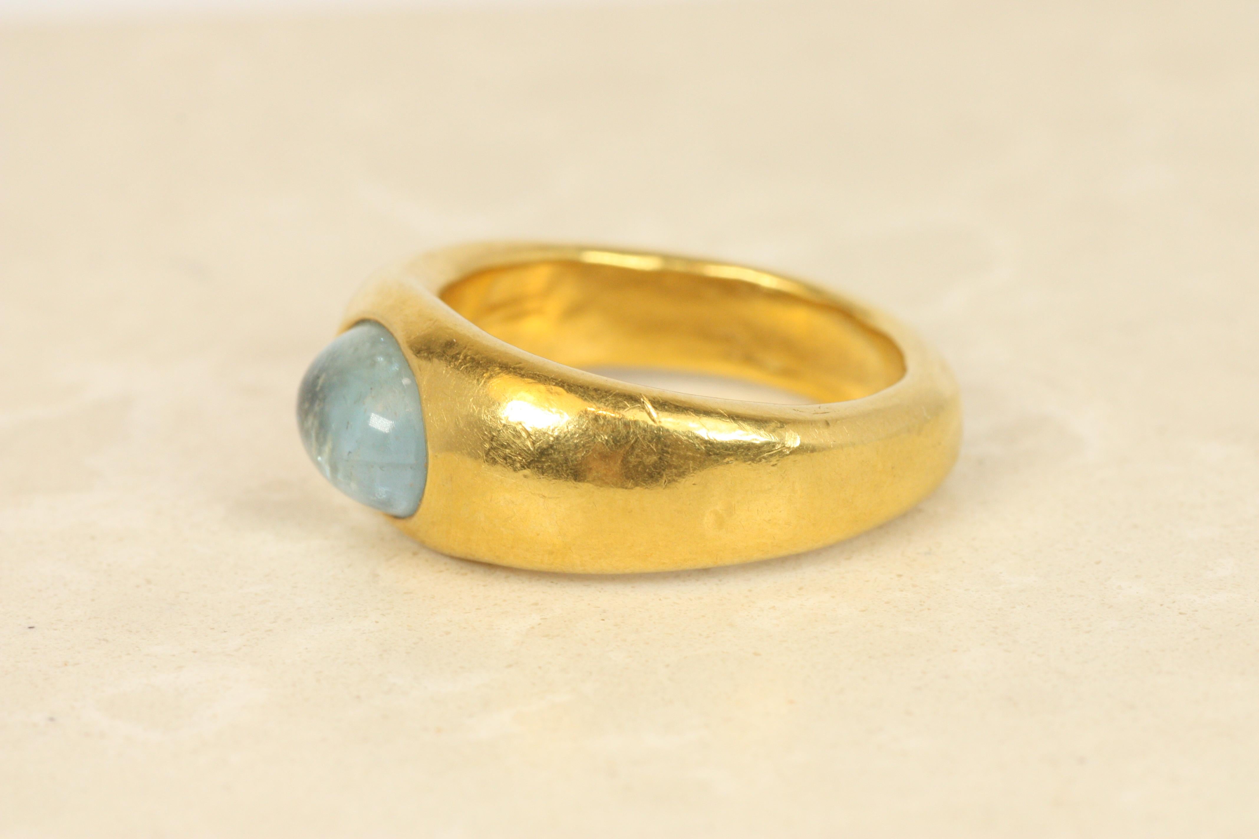 Aquamarine Gypsy Ring – Cabochon Cut in 22K Yellow Gold, Darlene deSedle In Excellent Condition For Sale In Santa Monica, CA