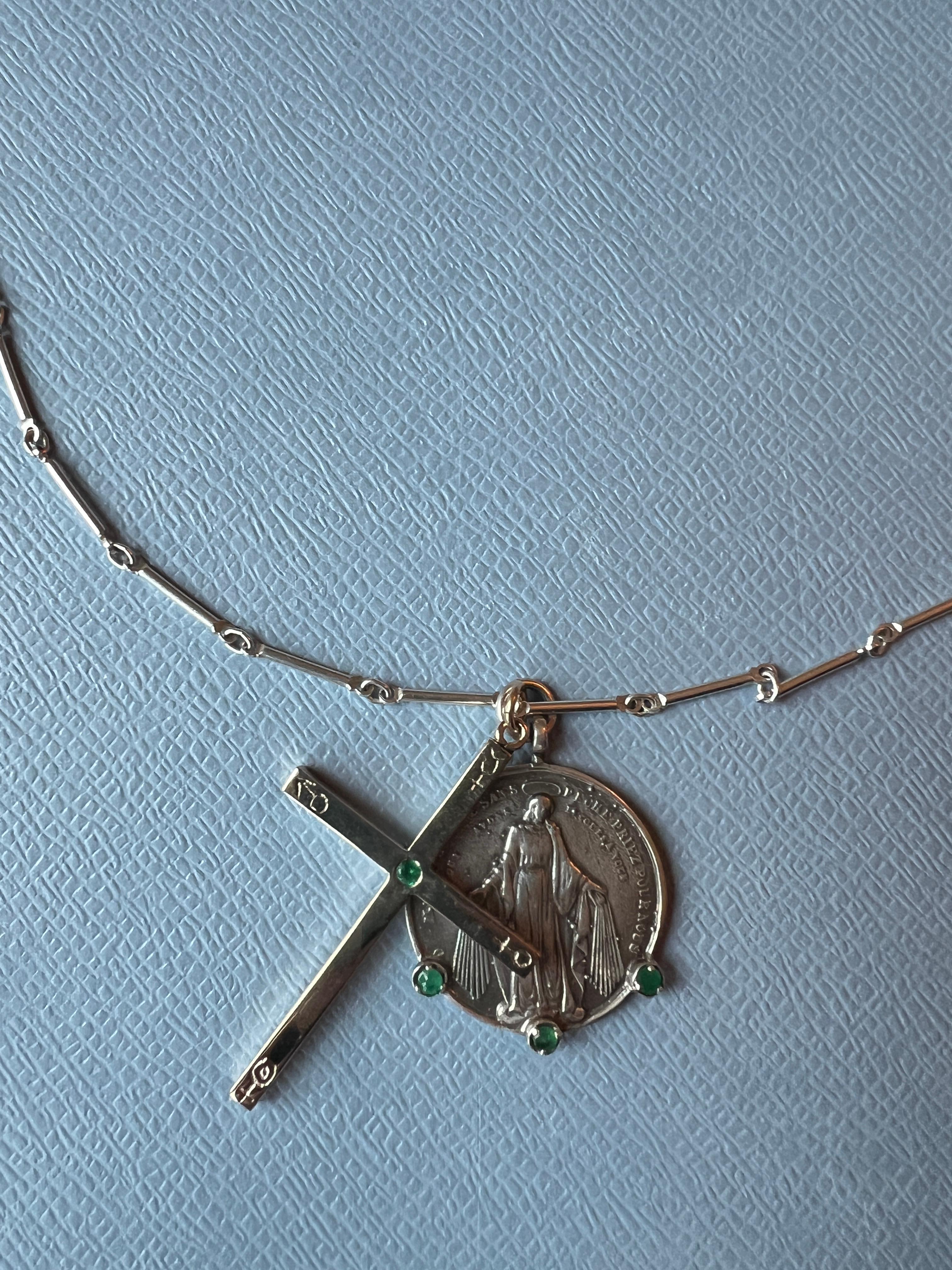Virgin Mary Medal Cross Necklace Emerald In New Condition In Los Angeles, CA