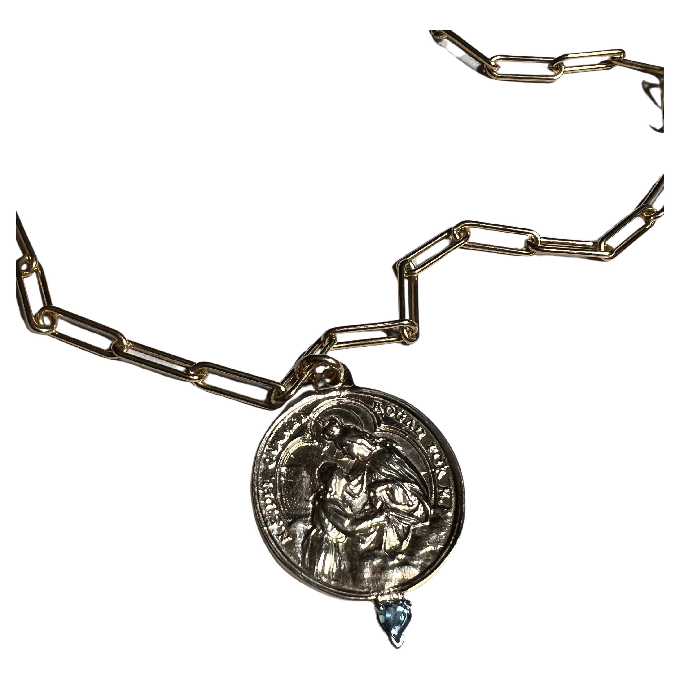 Taille cœur Chaîne collier à médaille en forme de cœur en aigue-marine Virgin del Carmen remplie d'or J Dauphin en vente