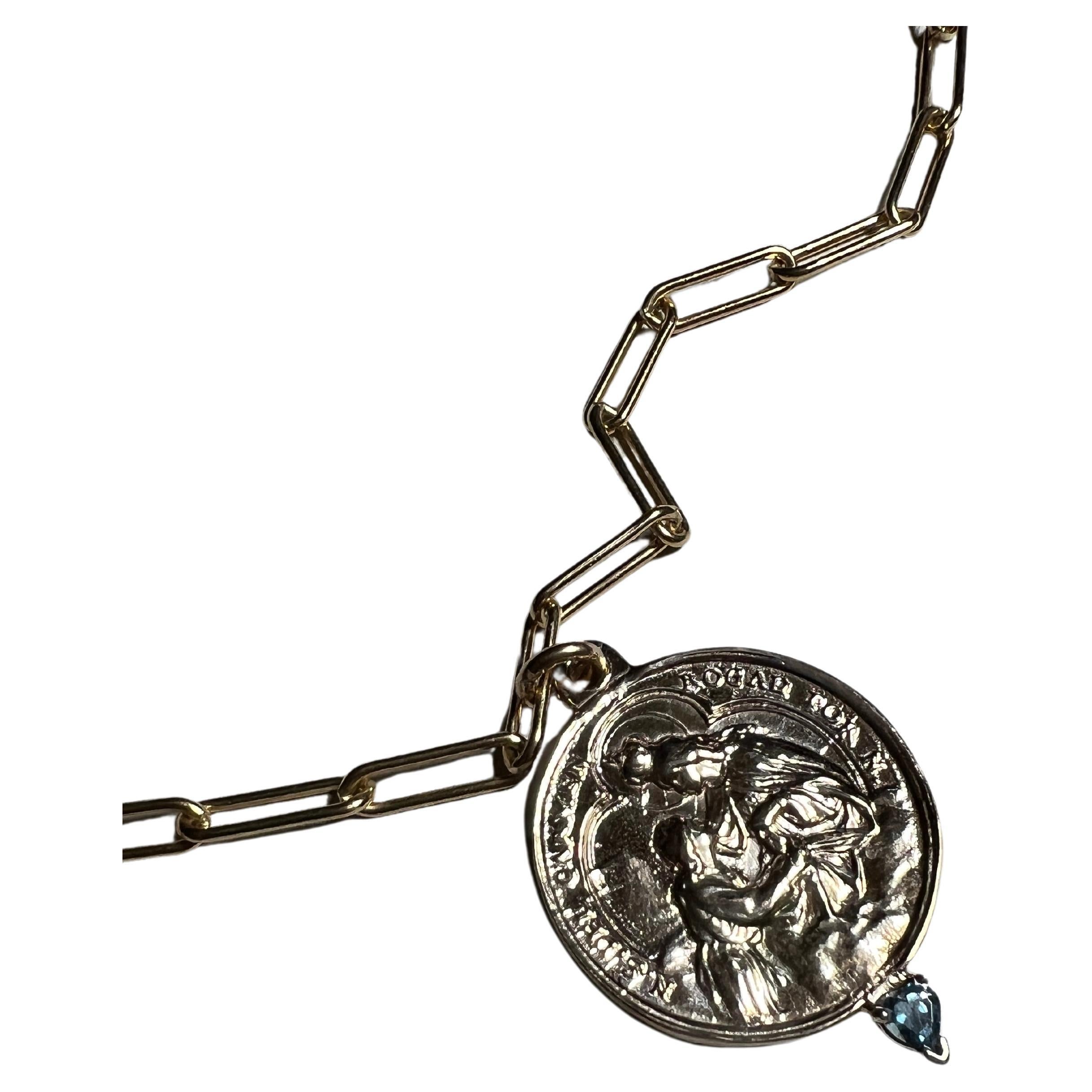 Chaîne collier à médaille en forme de cœur en aigue-marine Virgin del Carmen remplie d'or J Dauphin en vente