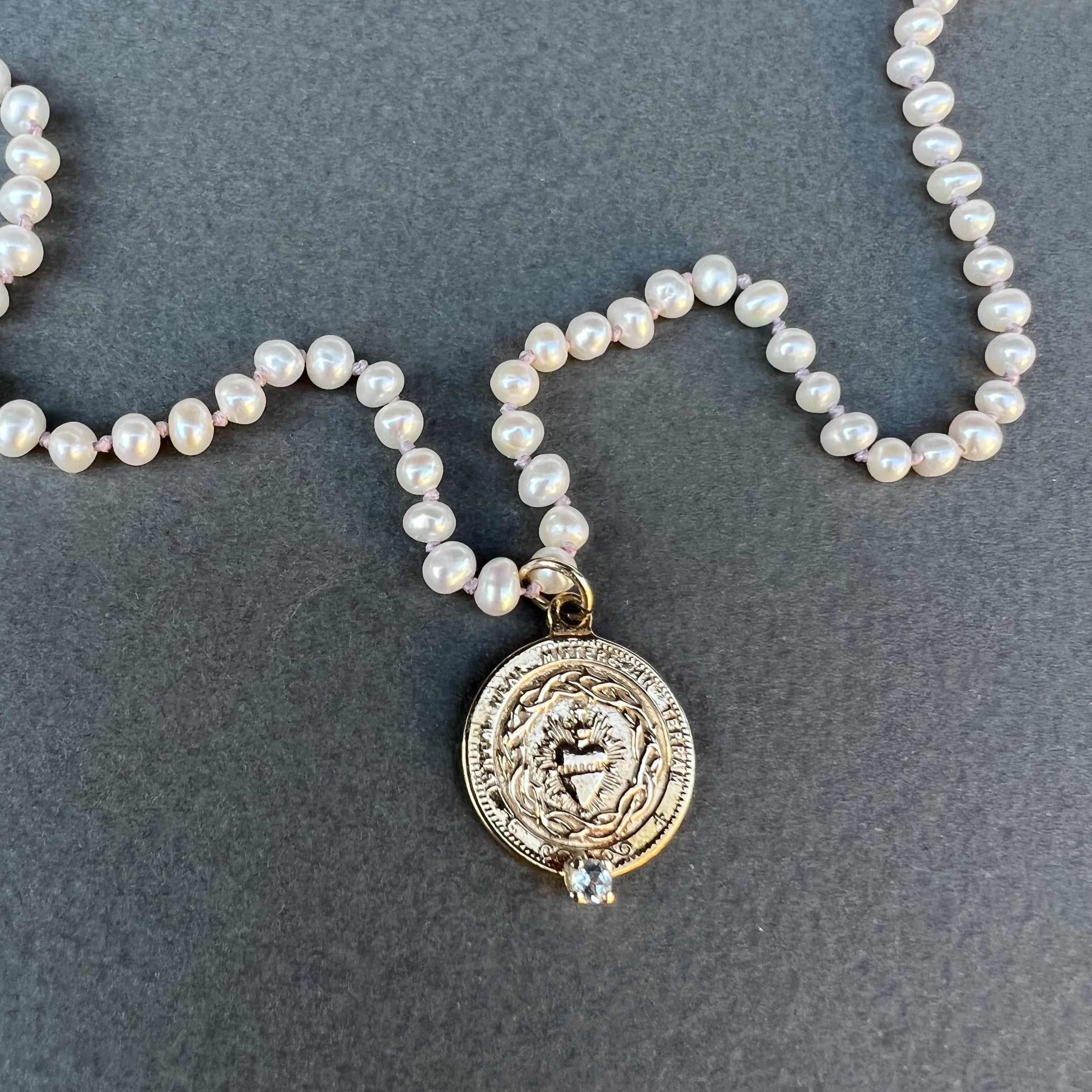 Aquamarin Herz Medaille Weiße Perlenkette Halskette  J Dauphin (Brillantschliff) im Angebot