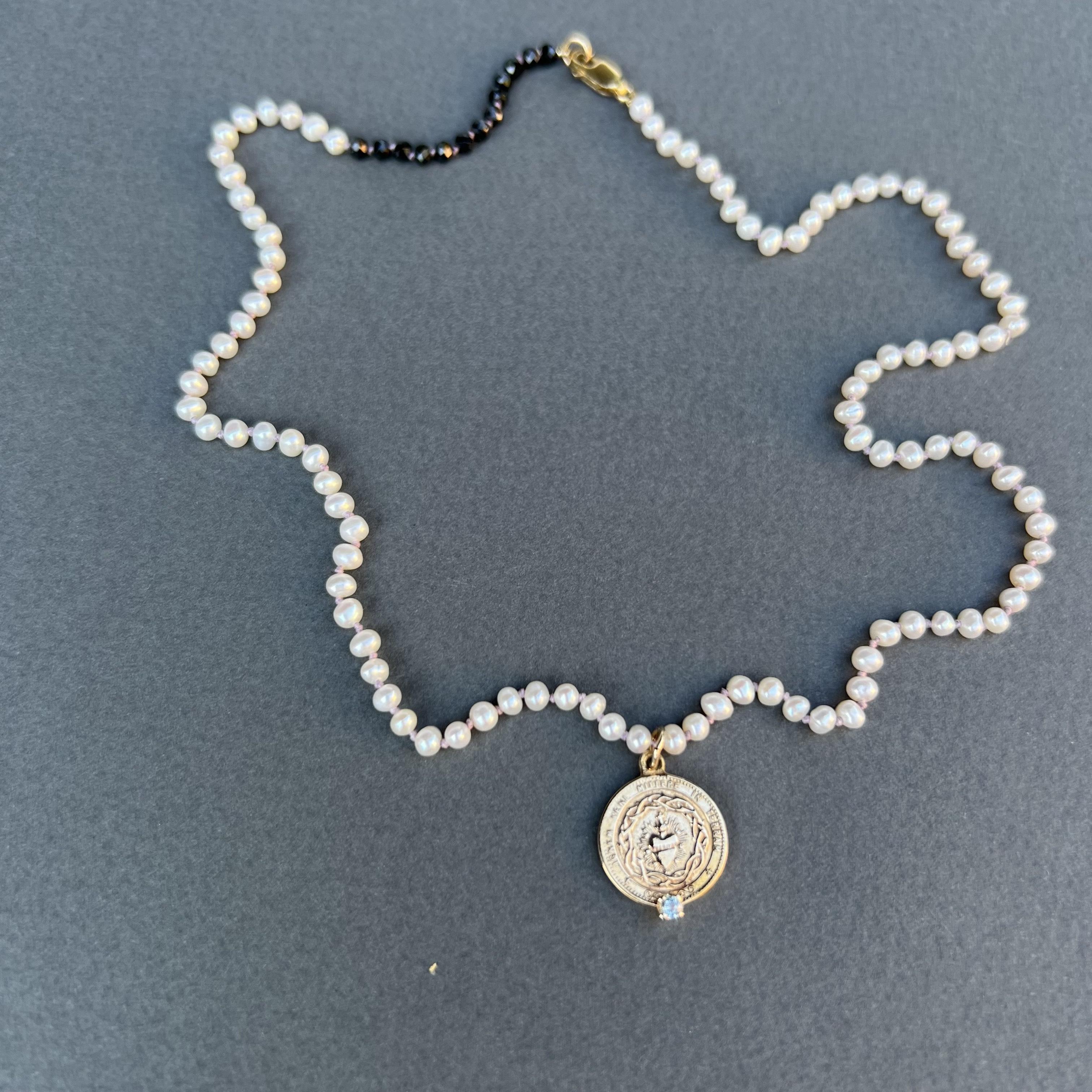 Aquamarin Herz Medaille Weiße Perlenkette Halskette  J Dauphin im Zustand „Neu“ im Angebot in Los Angeles, CA
