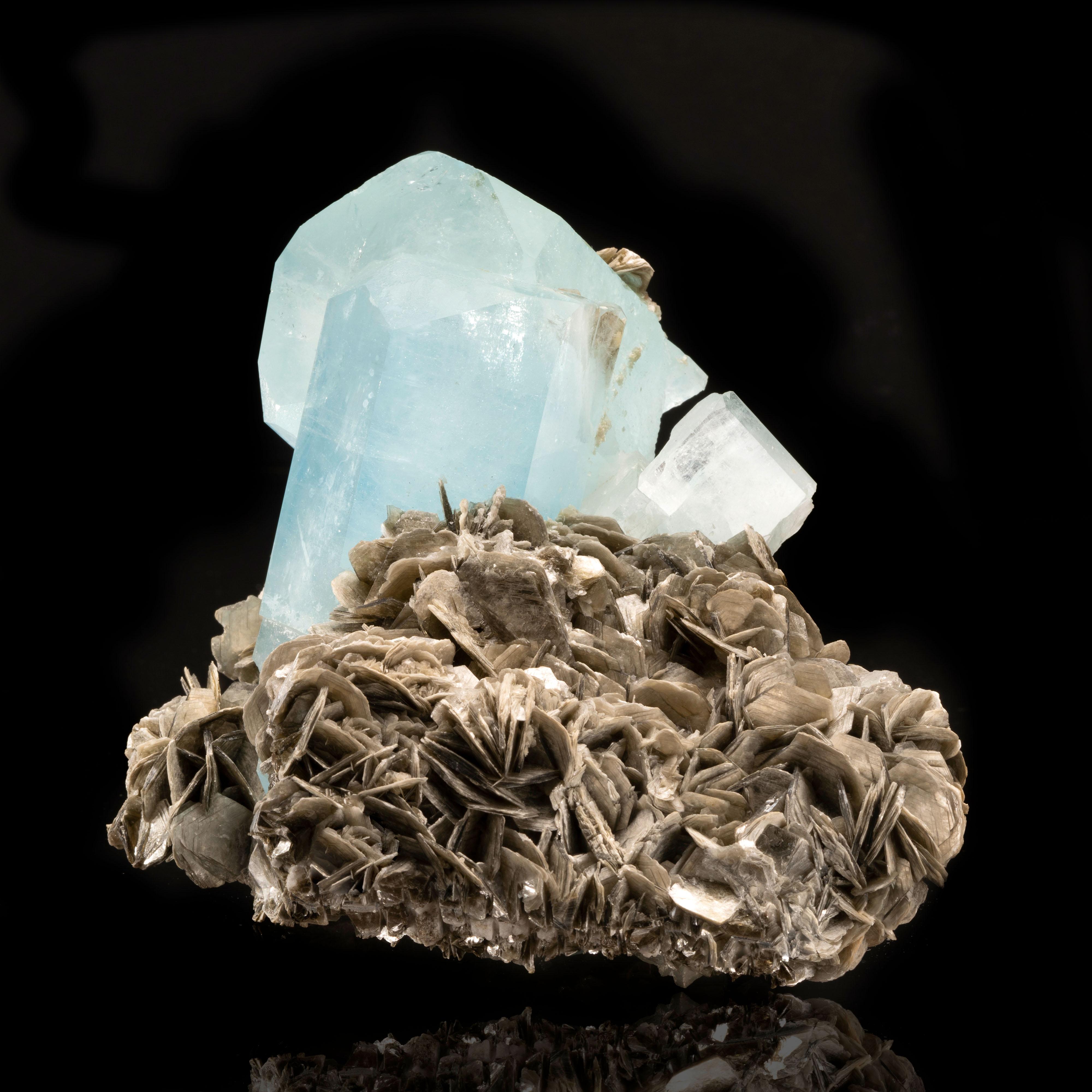 Aquamarine in Muscovite From Pakistan In New Condition For Sale In New York, NY