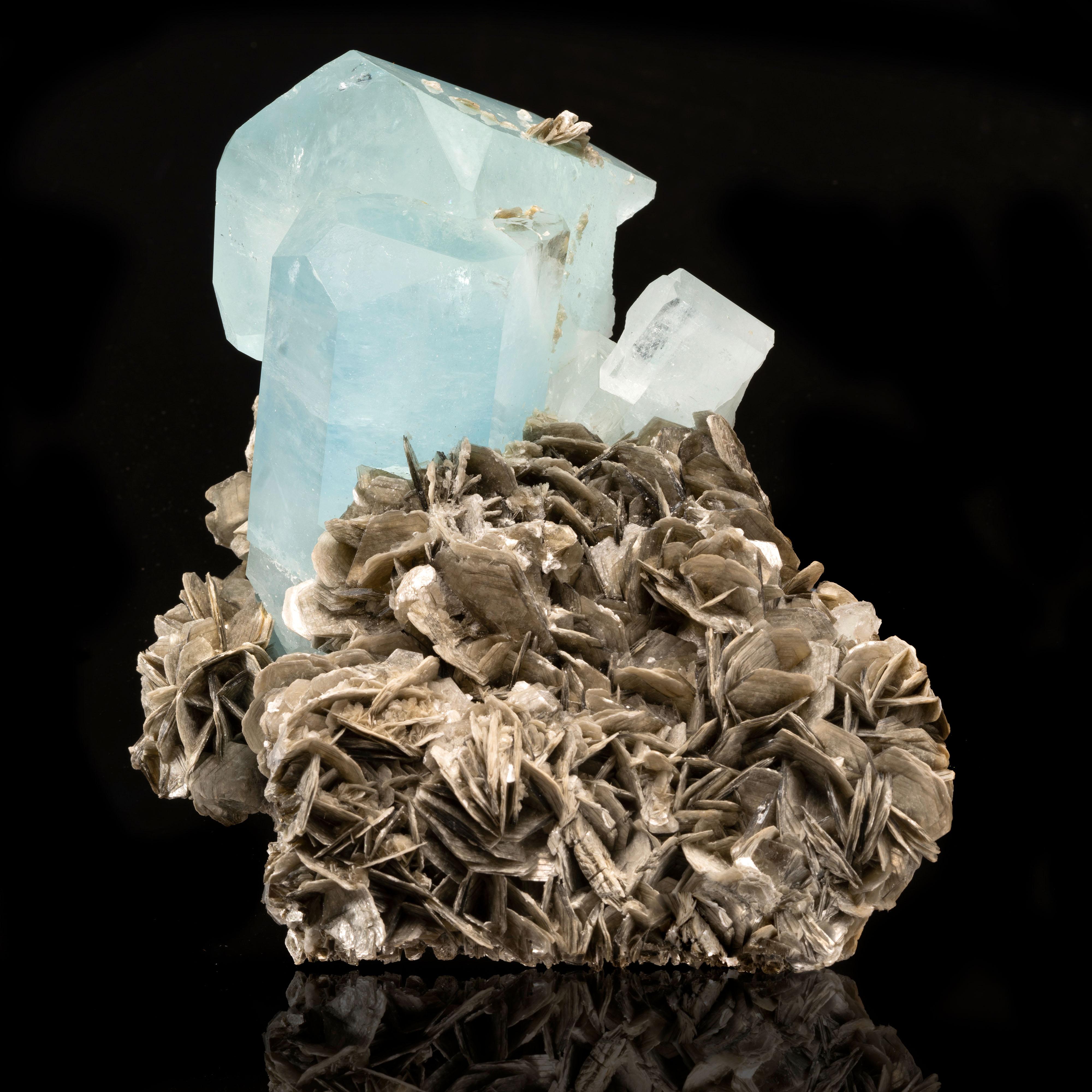 Contemporary Aquamarine in Muscovite From Pakistan For Sale