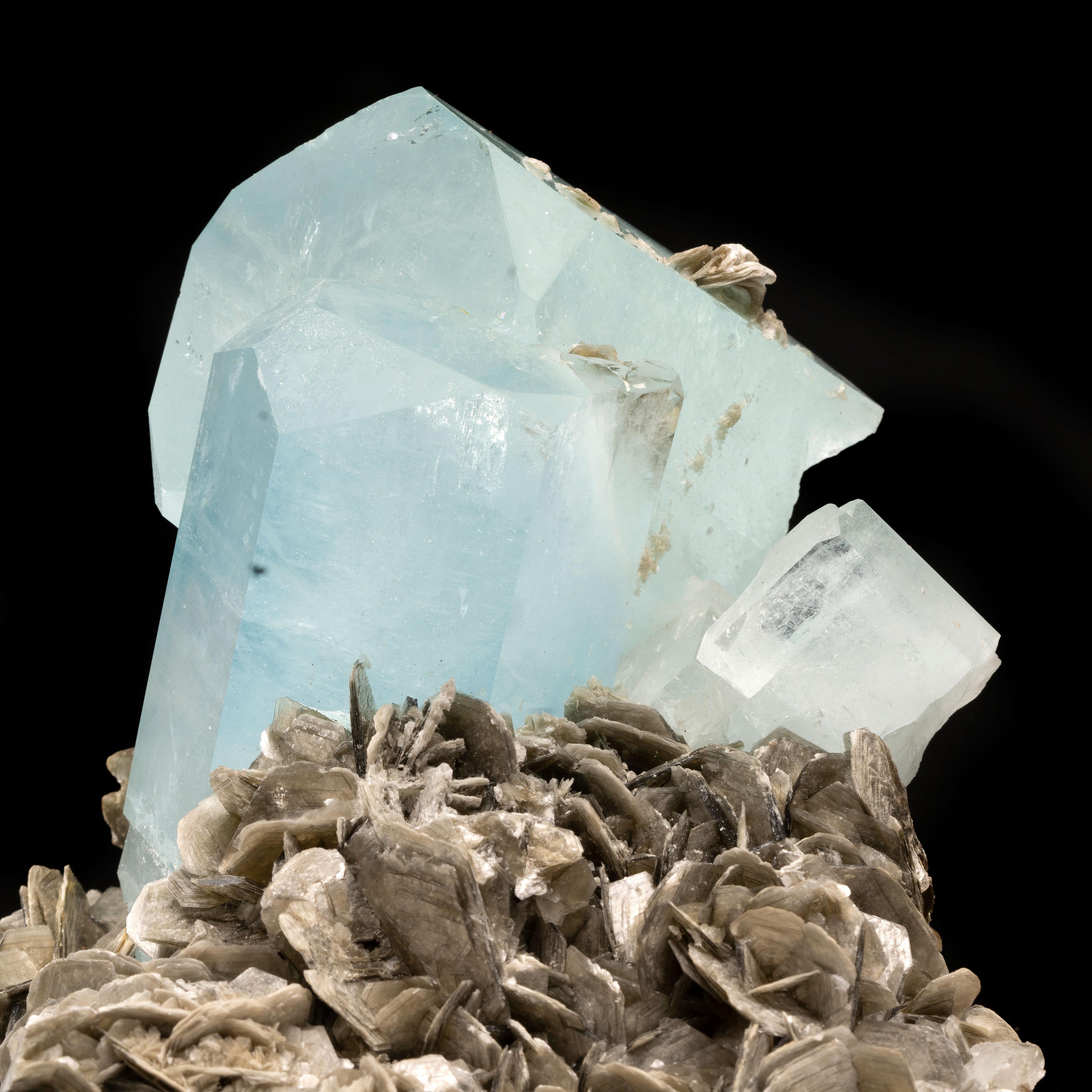 Rock Crystal Aquamarine in Muscovite From Pakistan For Sale