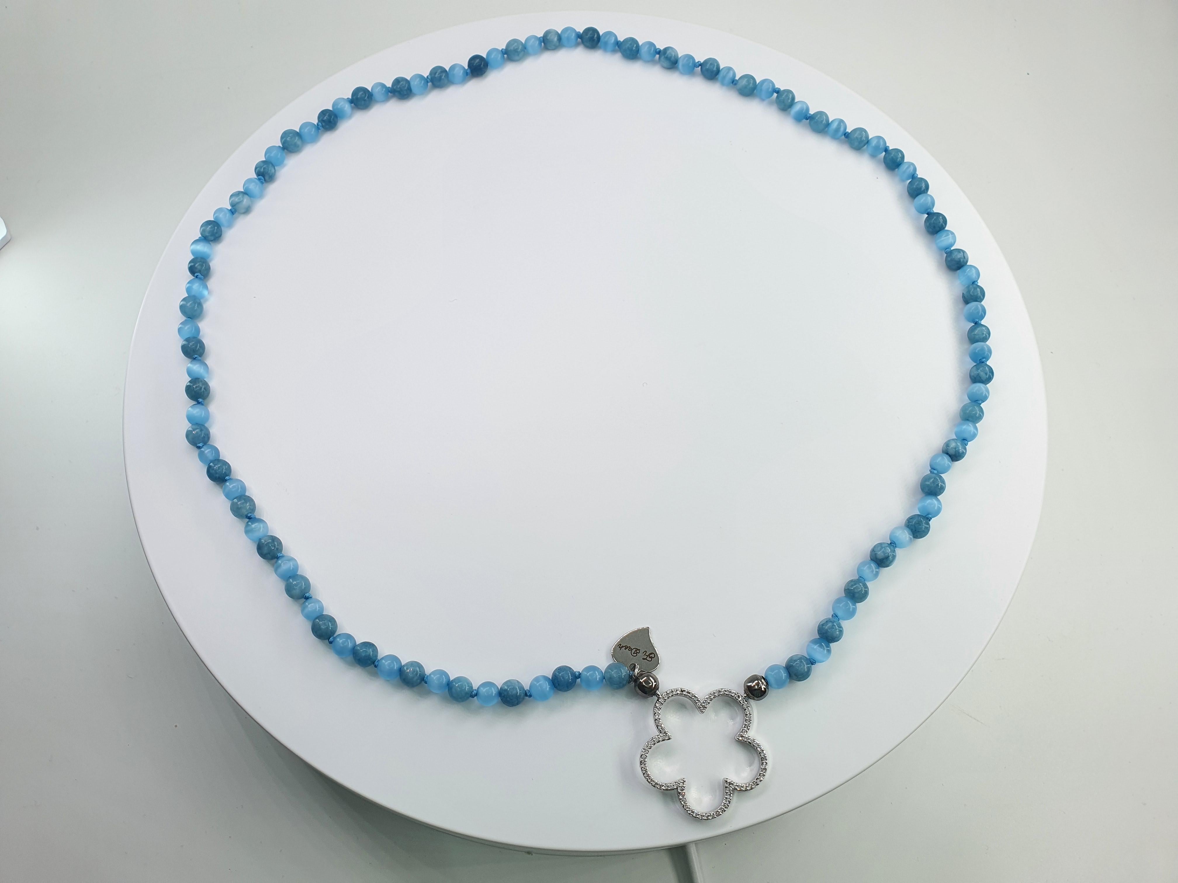Aquamarine Light Cat Eye Beads Sunglasses Necklace with Flower In New Condition For Sale In Montreux, VD