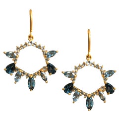 Aquamarin London Blauer Topas Goldohrringe von Lauren Harper