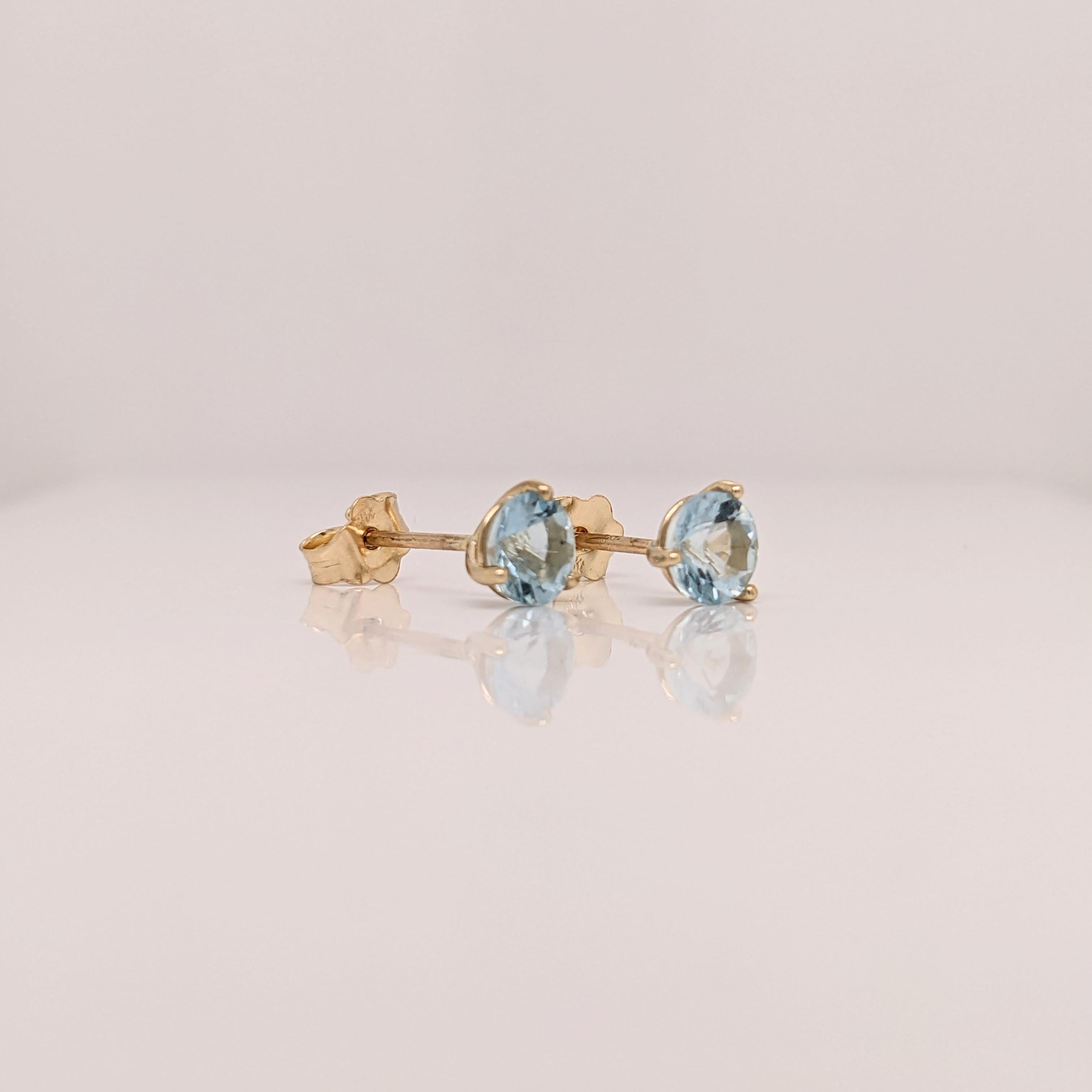 Moderne Clous d'oreilles solitaires Martini en or massif 14 carats rond 5 mm en vente