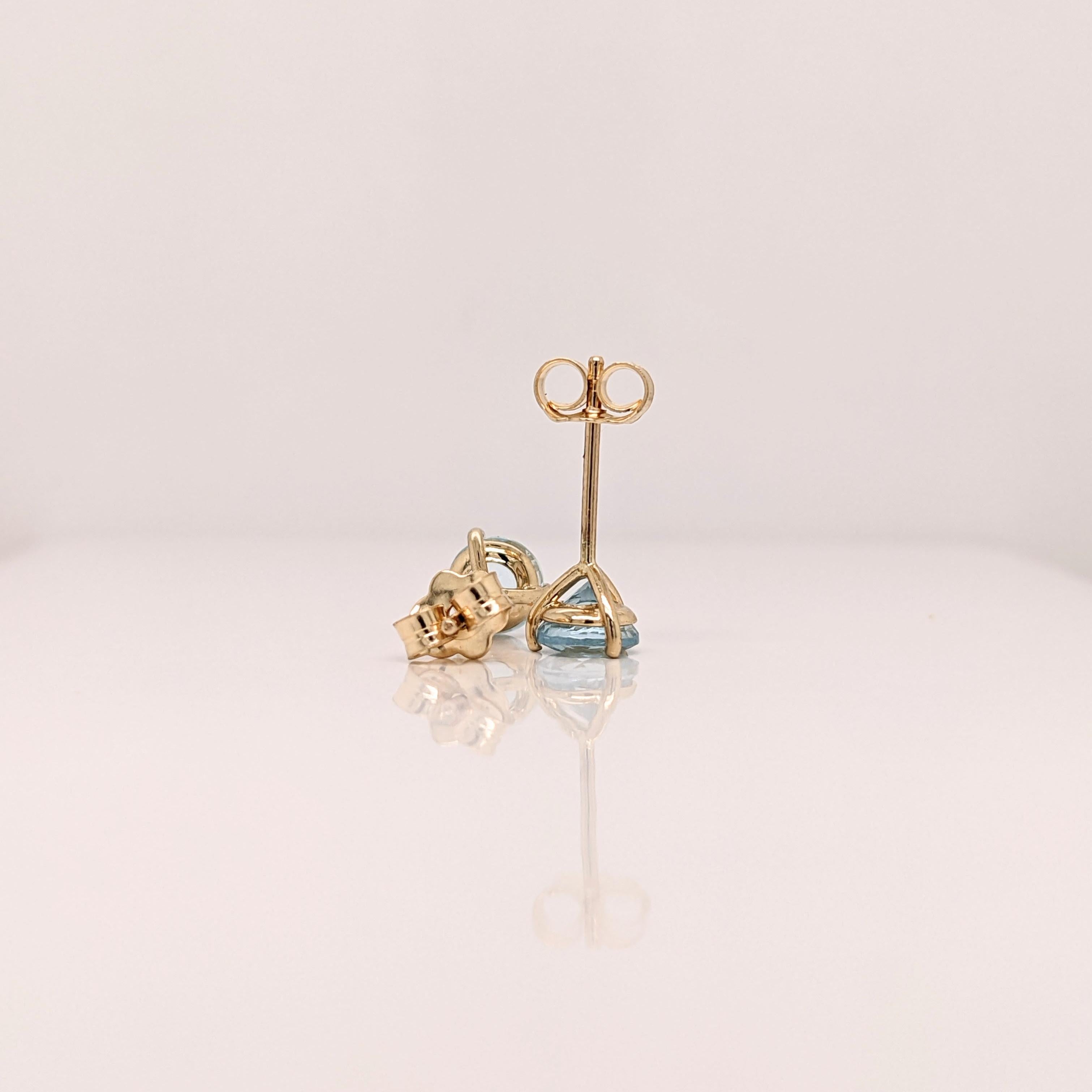 Taille ronde Clous d'oreilles solitaires Martini en or massif 14 carats rond 5 mm en vente