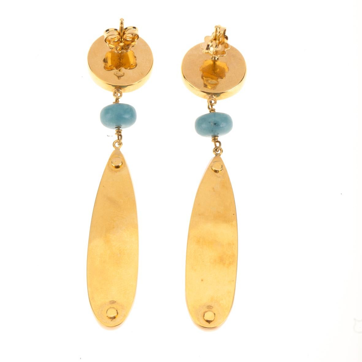 Aquamarine, carved mother of pearl in a owl shape and flower drop earrings, 18 kt yellow gold gr 11,40.
All Giulia Colussi jewelry is new and has never been previously owned or worn. Each item will arrive at your door beautifully gift wrapped in our
