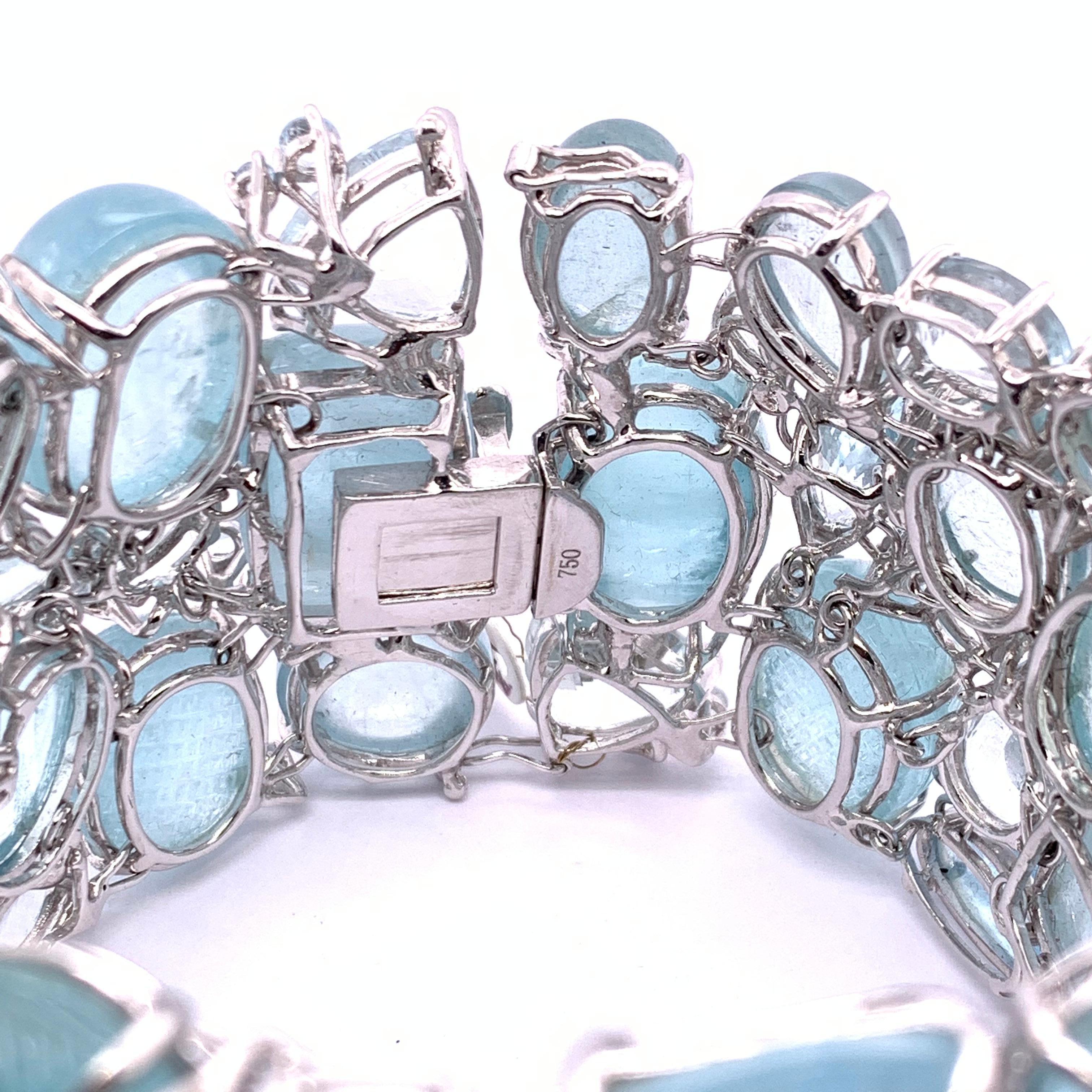 Aquamarin-Armband mit mehreren Steinen und Diamanten aus Weißgold (Cabochon) im Angebot