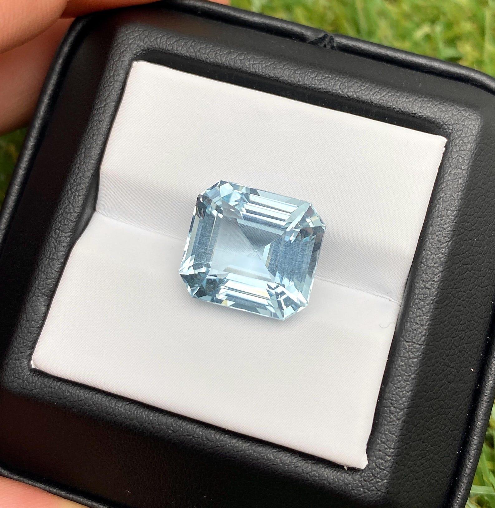 Aquamarine natural Loose gemstone 10.23 ct. Origin Madagascar, Certificate GFCO For Sale 1
