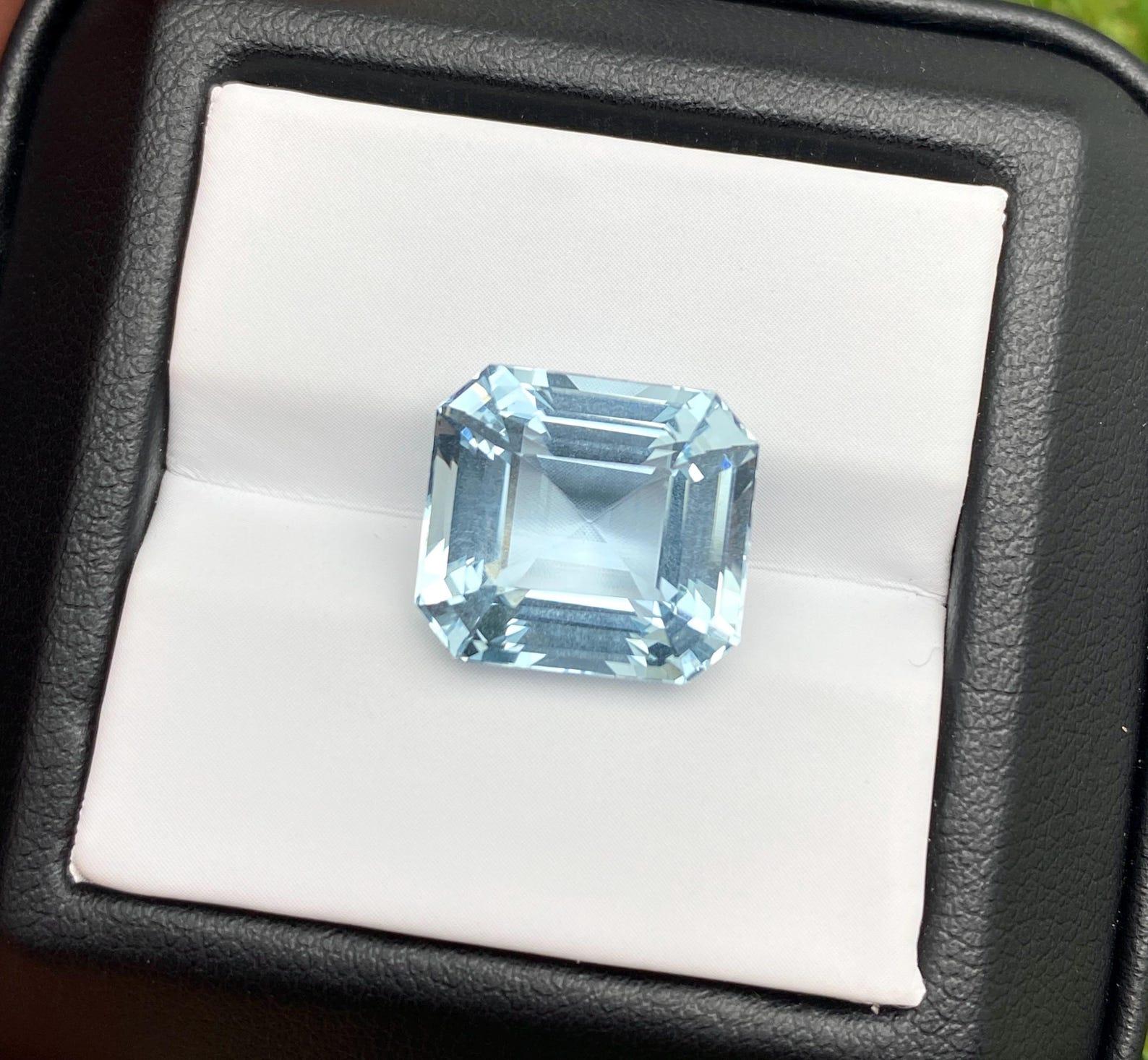 Aquamarine natural Loose gemstone 10.23 ct. Origin Madagascar, Certificate GFCO For Sale 4