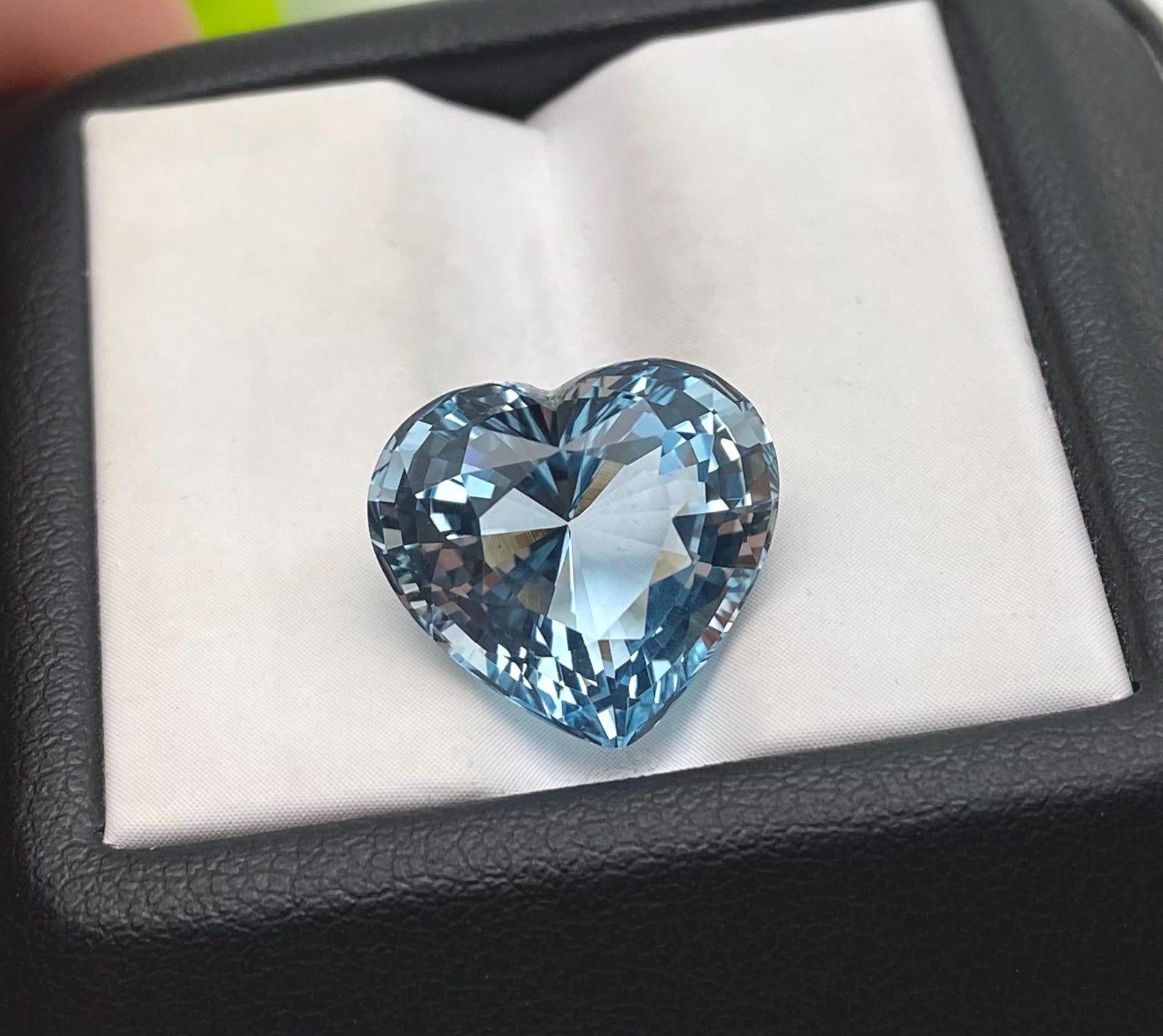 Aquamarine natural Loose gemstone 7.72 ct, Heart, Origin Madagascar, Certificate For Sale 1
