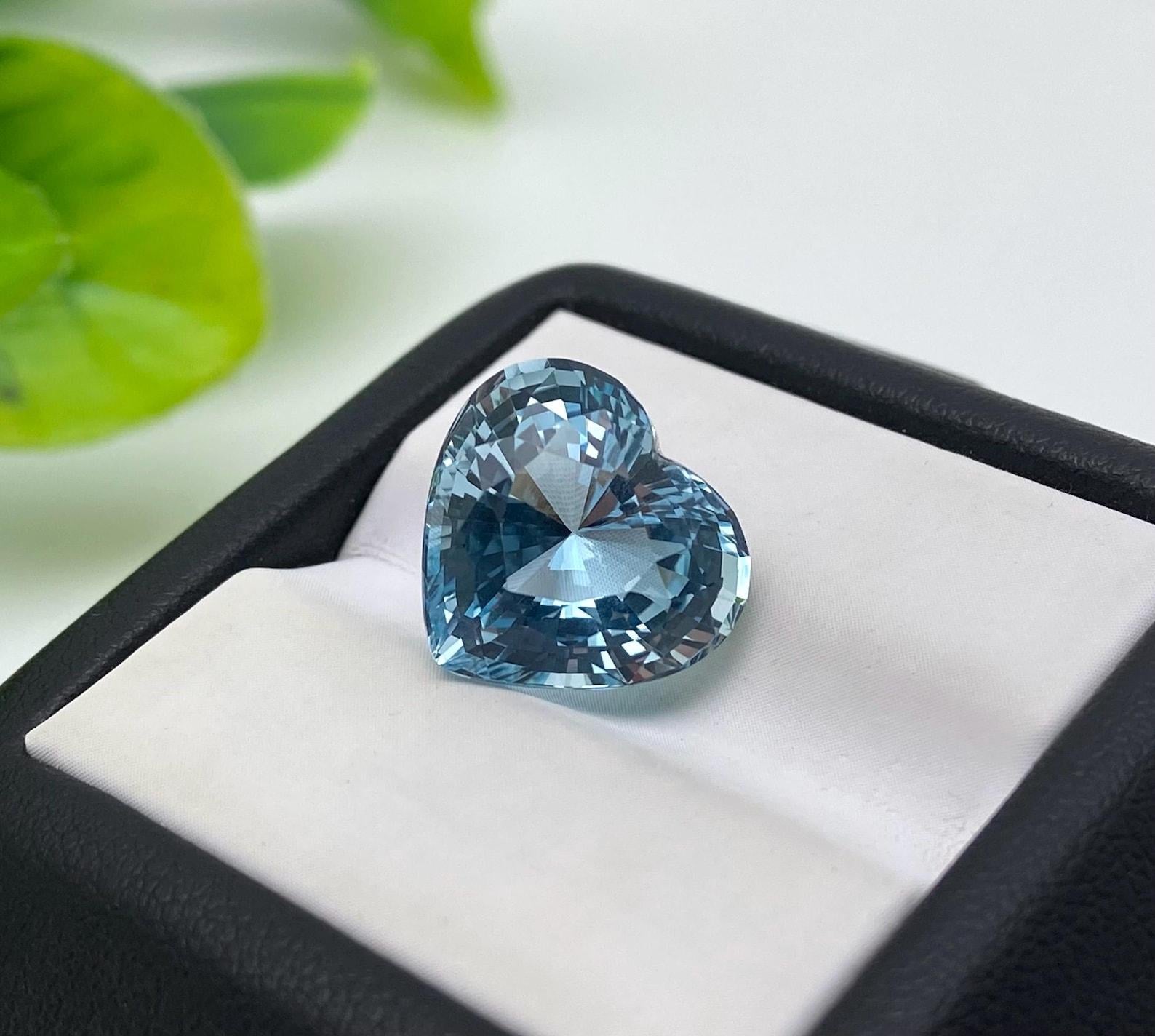 Aquamarine natural Loose gemstone 7.72 ct, Heart, Origin Madagascar, Certificate For Sale 4